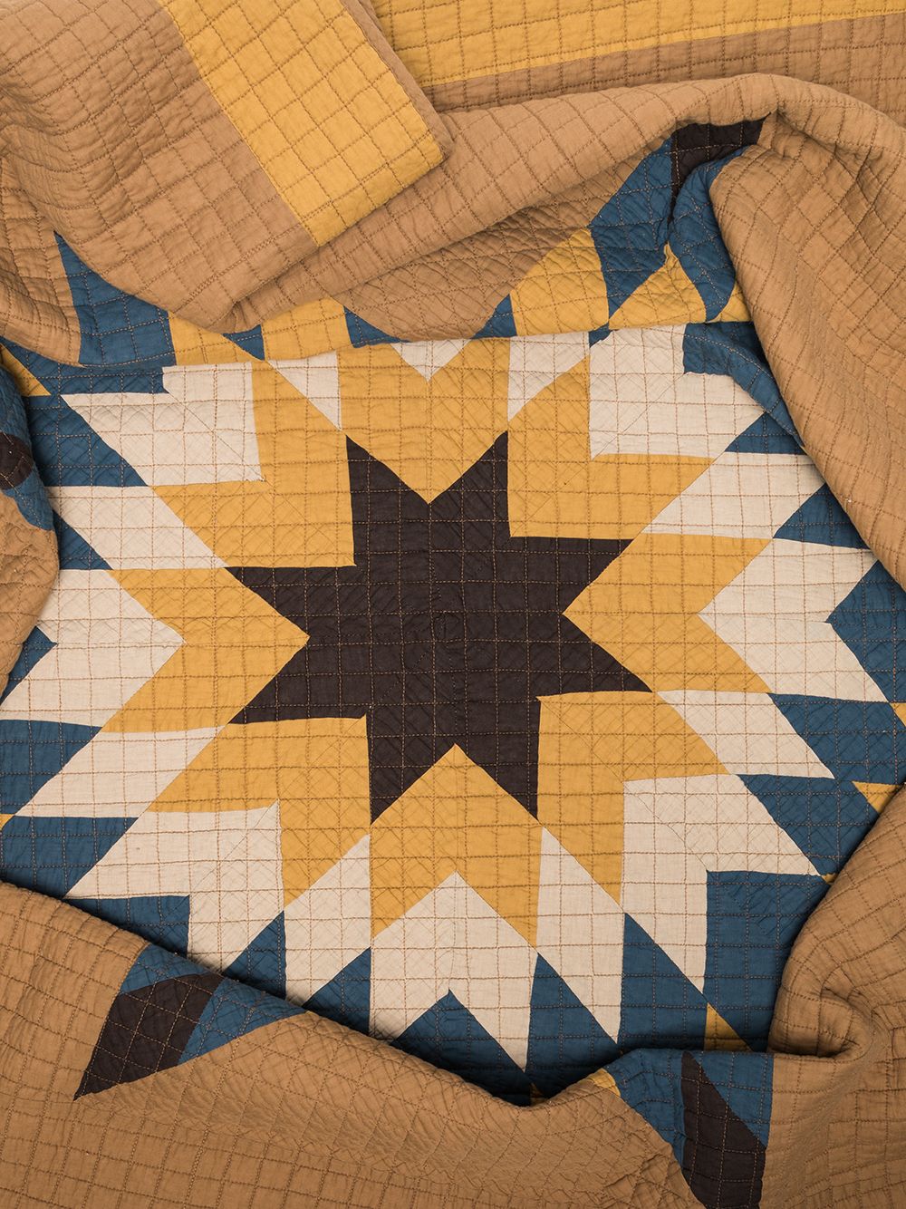 Cтеганое одеяло в технике пэчворк BasShu 21 571 руб.