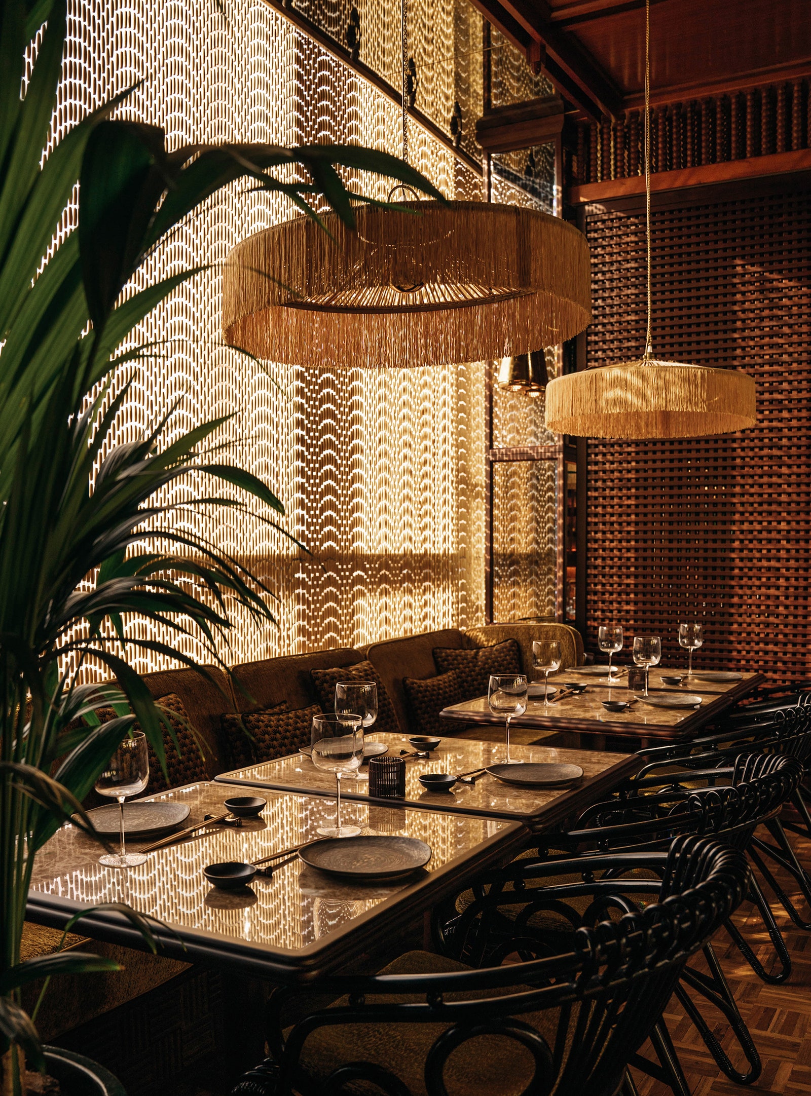 Ресторан с ностальгическим интерьером в Дубае