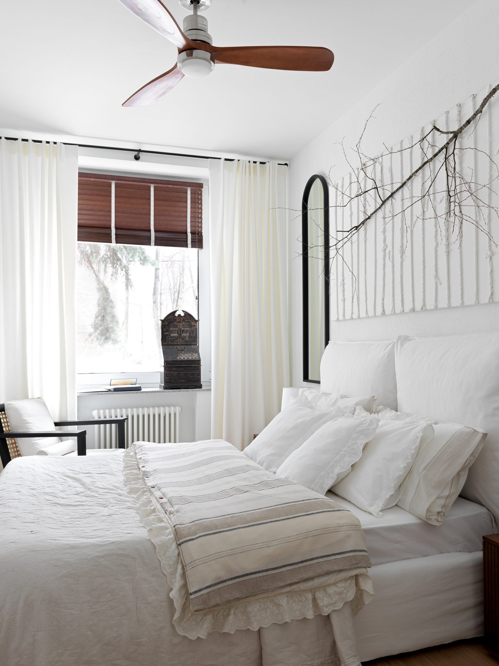 Проект Special Style. Фрагмент спальни. Кровать и кресло Gervasoni зеркало Zara Home над кроватью работа Masha amp...