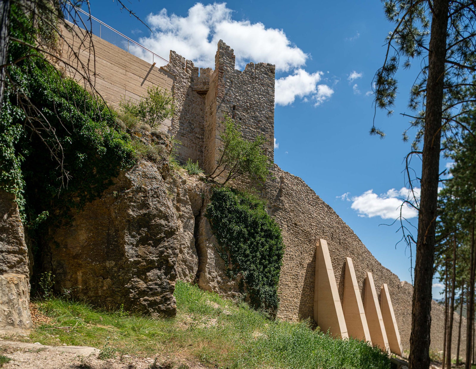 Укрепление и восстановление замка в Испании