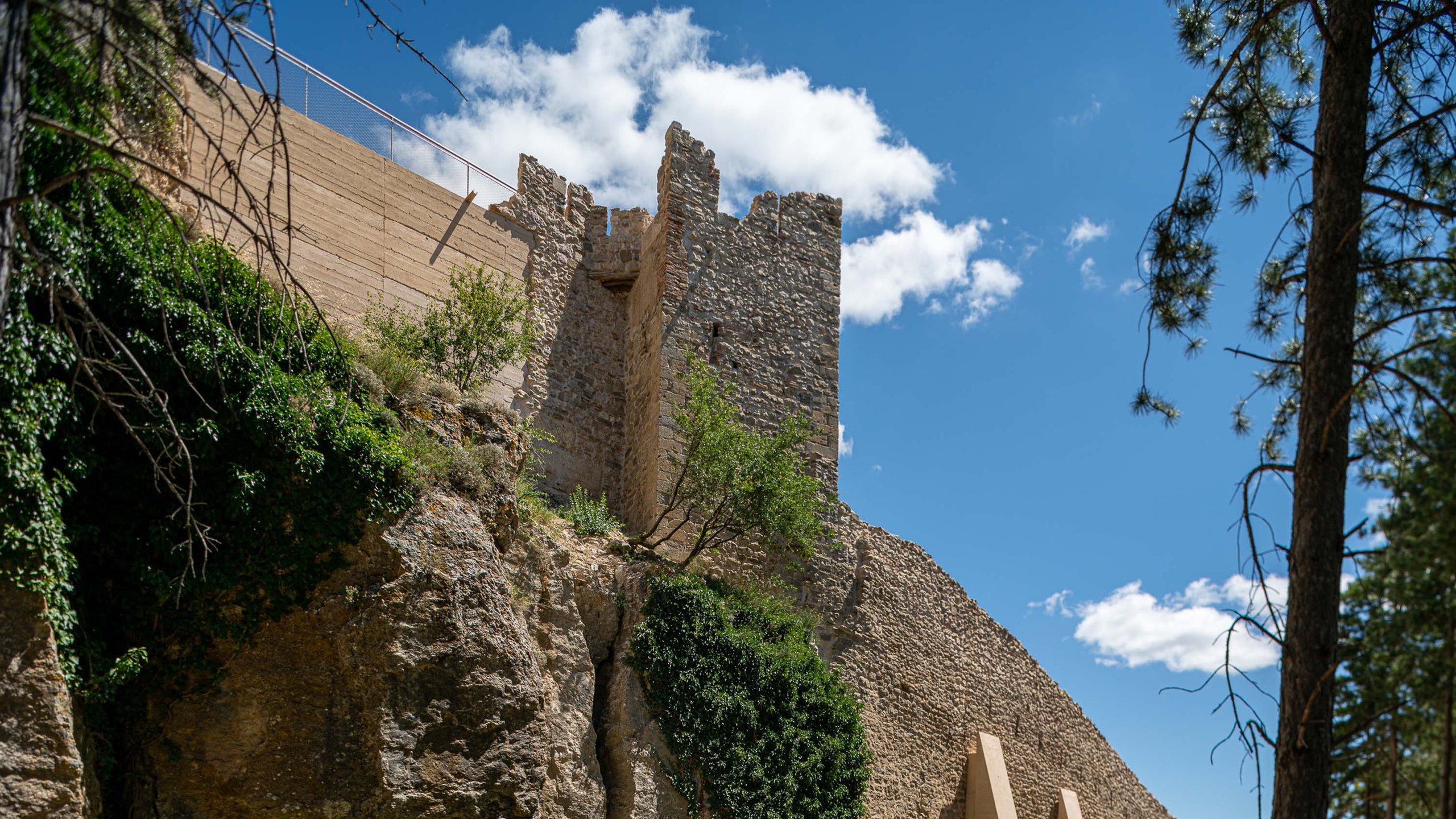 Укрепление и восстановление замка в Испании