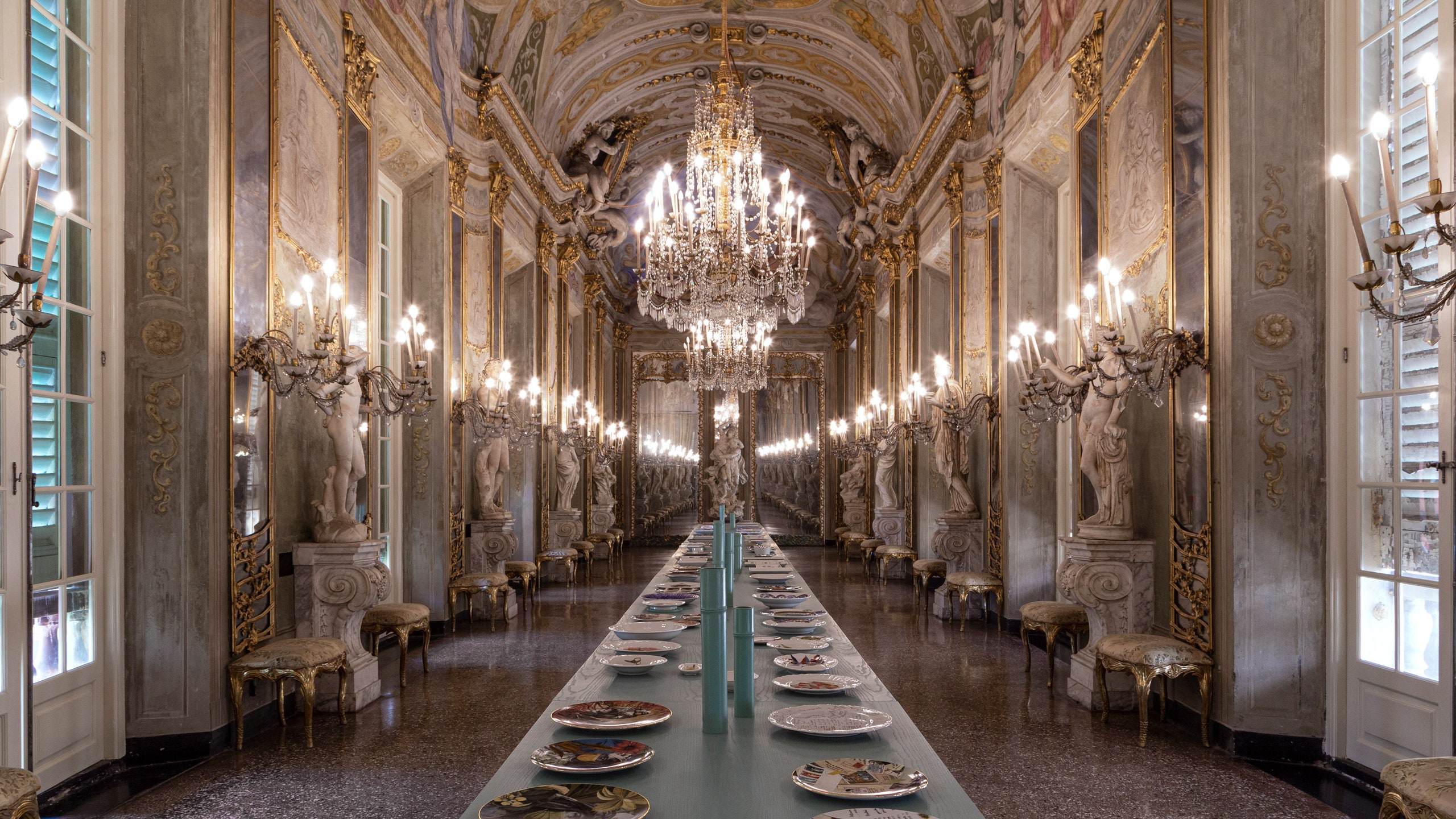 Выставка в честь дизайнера Вито Неста в Королевском дворце в Генуе