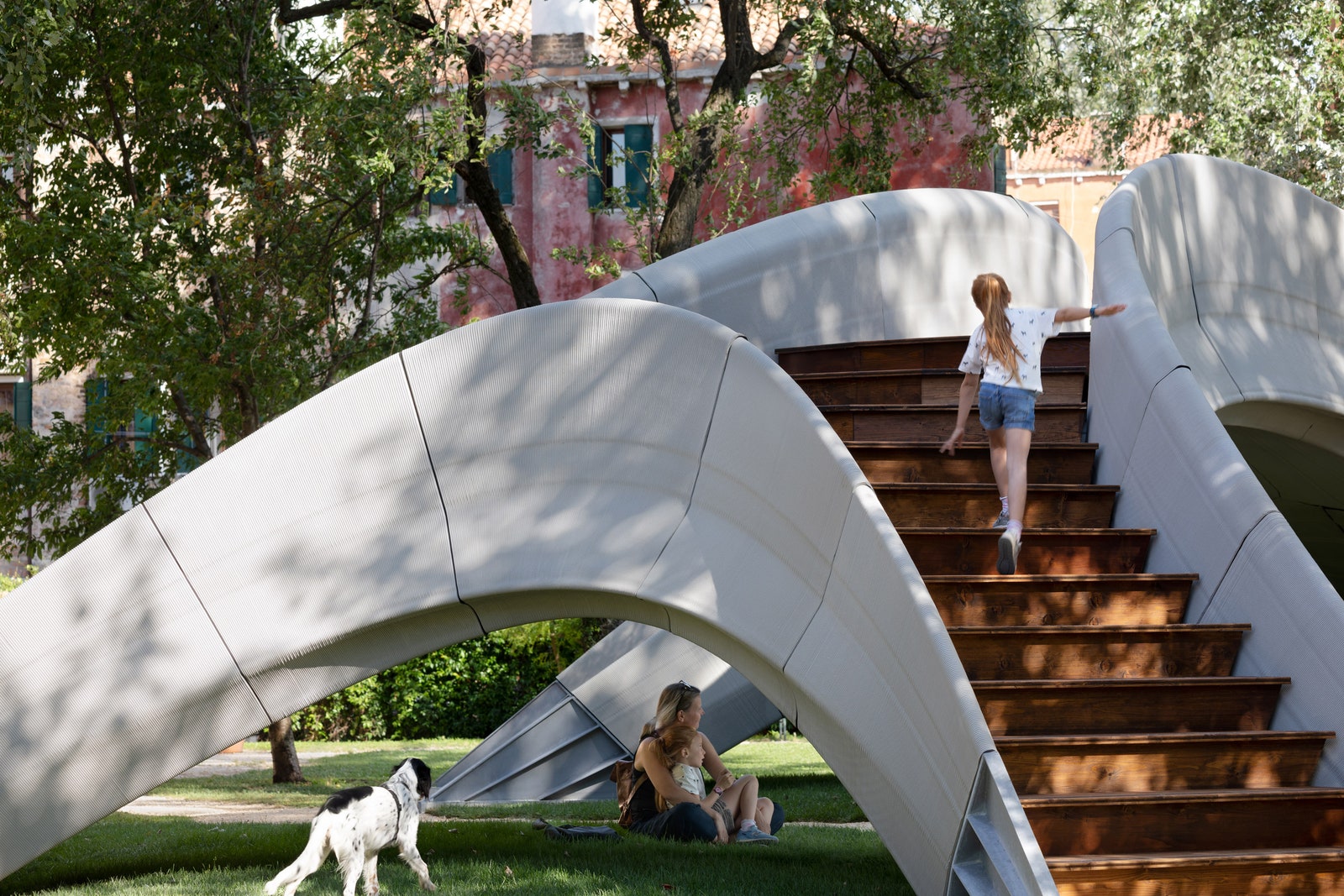 На Венецианской архитектурной биеннале появился пешеходный мост Striatus напечатанный на 3Dпринтере