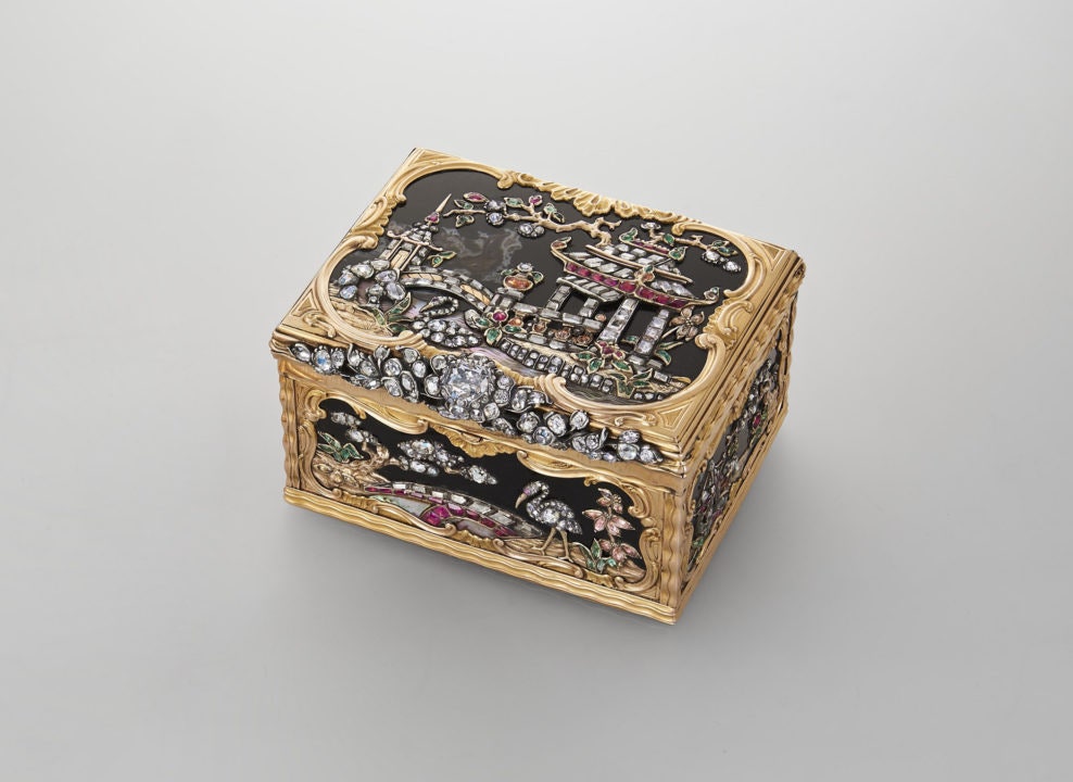 Туалетный прибор. Ювелир Жан Фремен. Париж 1756‒1757. Золото серебро сталь драгоценные камни перламутр поделочный камень...
