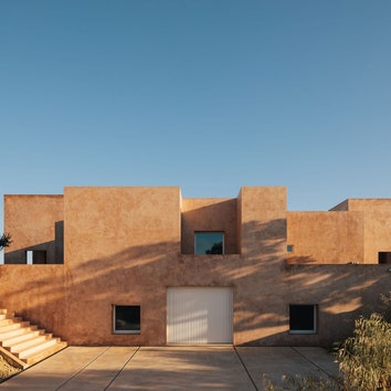 Casa Azul: минималистский дом с бассейном в Португалии