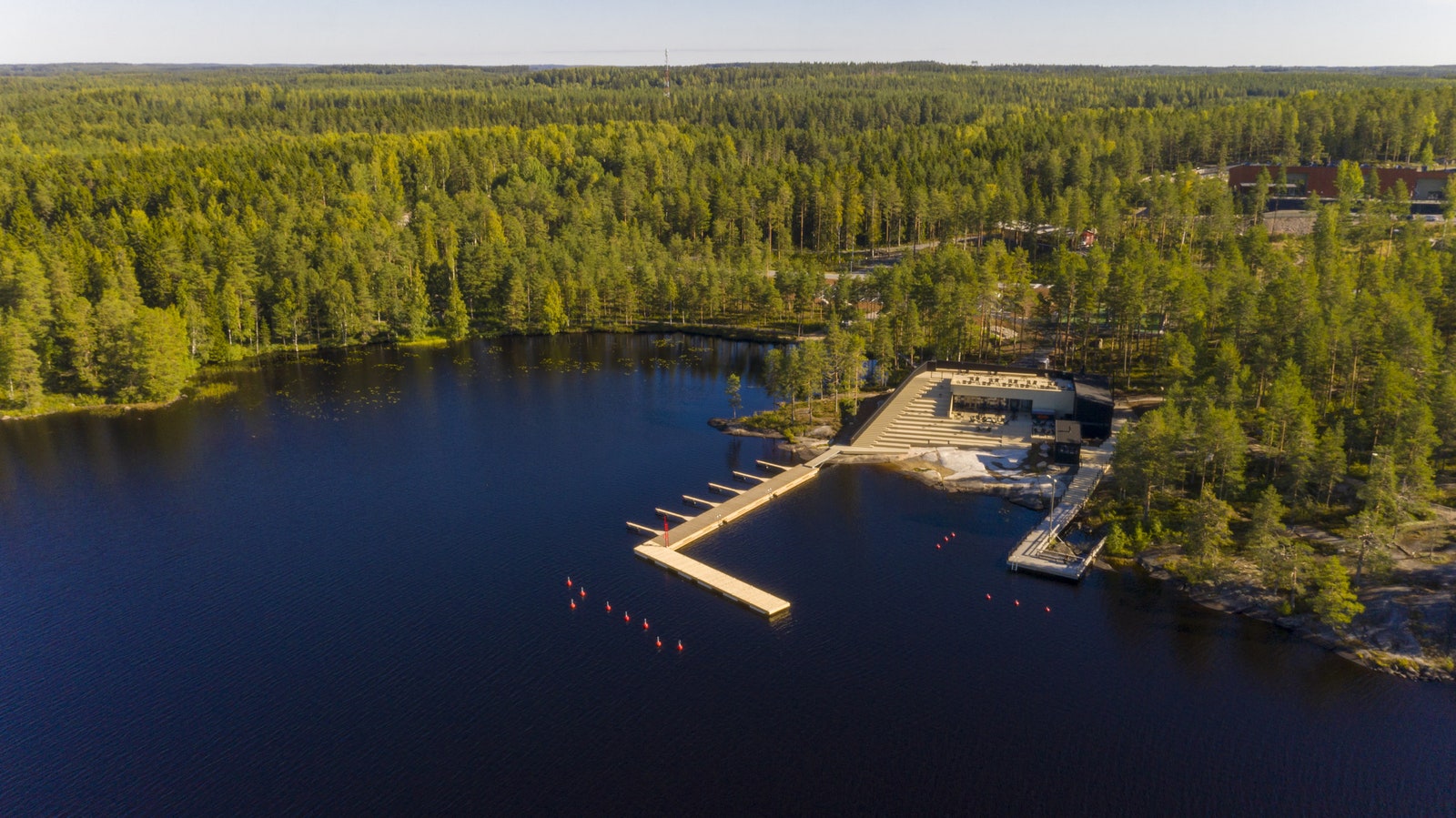 Сауна на берегу озера в Финляндии