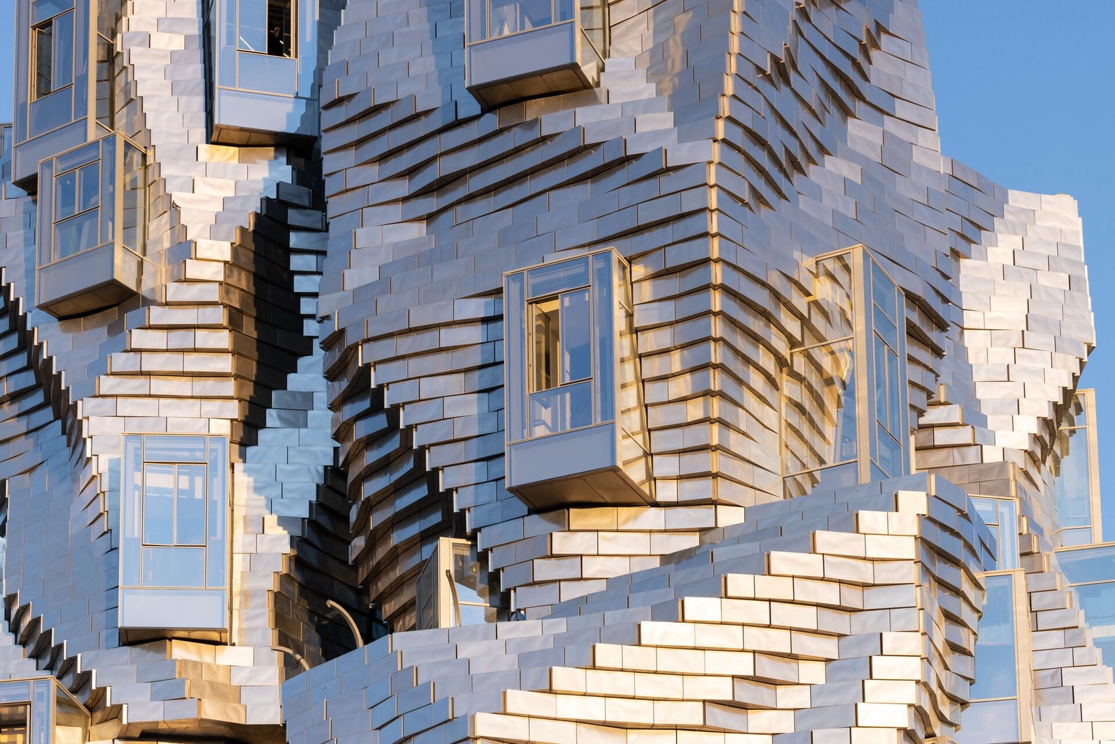 Архитектура в объективе башня Luma Arles в фотопроекте Ивана Баана