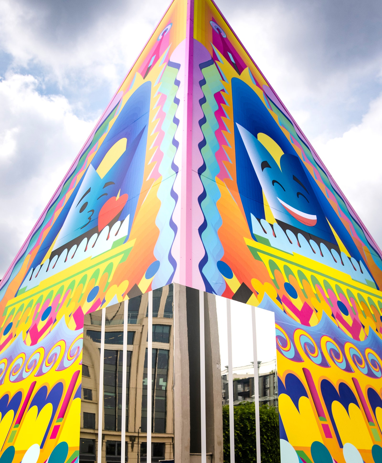 “Монументальная и жизнерадостная” пирамида Адама Натаниэля Фурмана в Лондоне