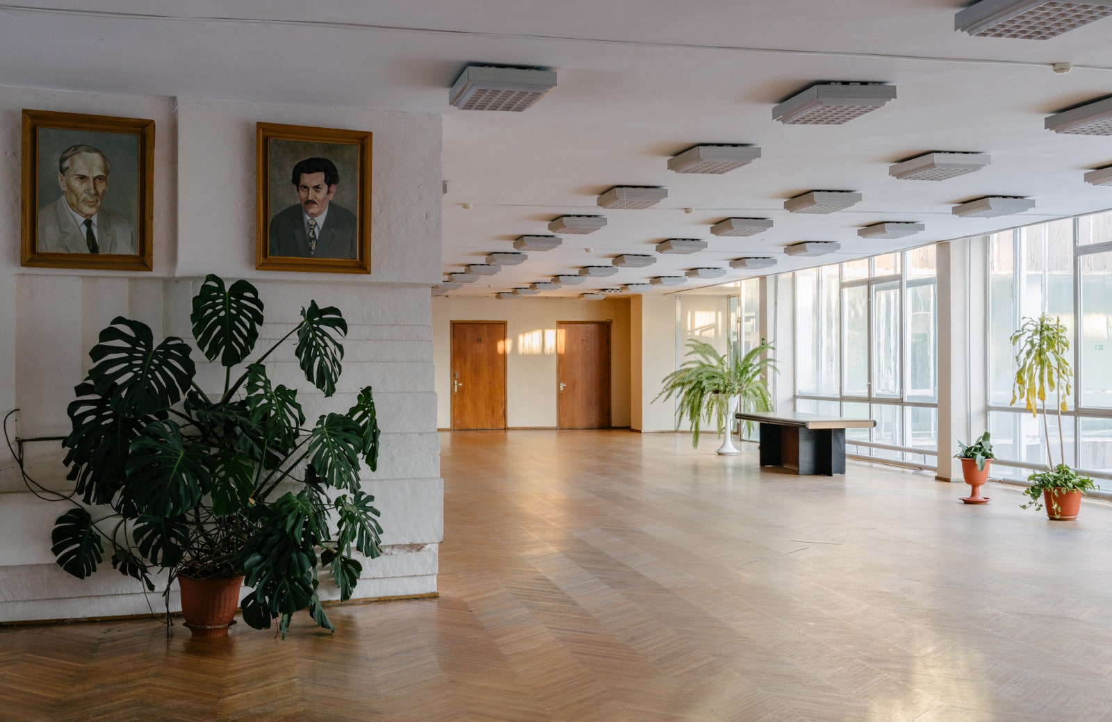 Холл второго этажа ИБФМ РАН.