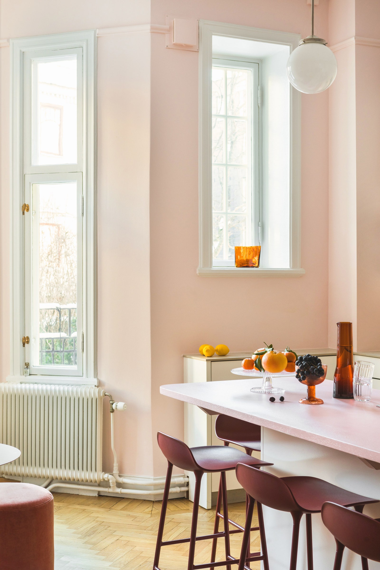 Стокгольмский салон красоты с интерьером в пастельных тонах