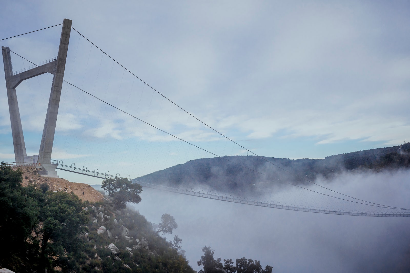 В Португалии открылся самый длинный в мире подвесной пешеходный мост