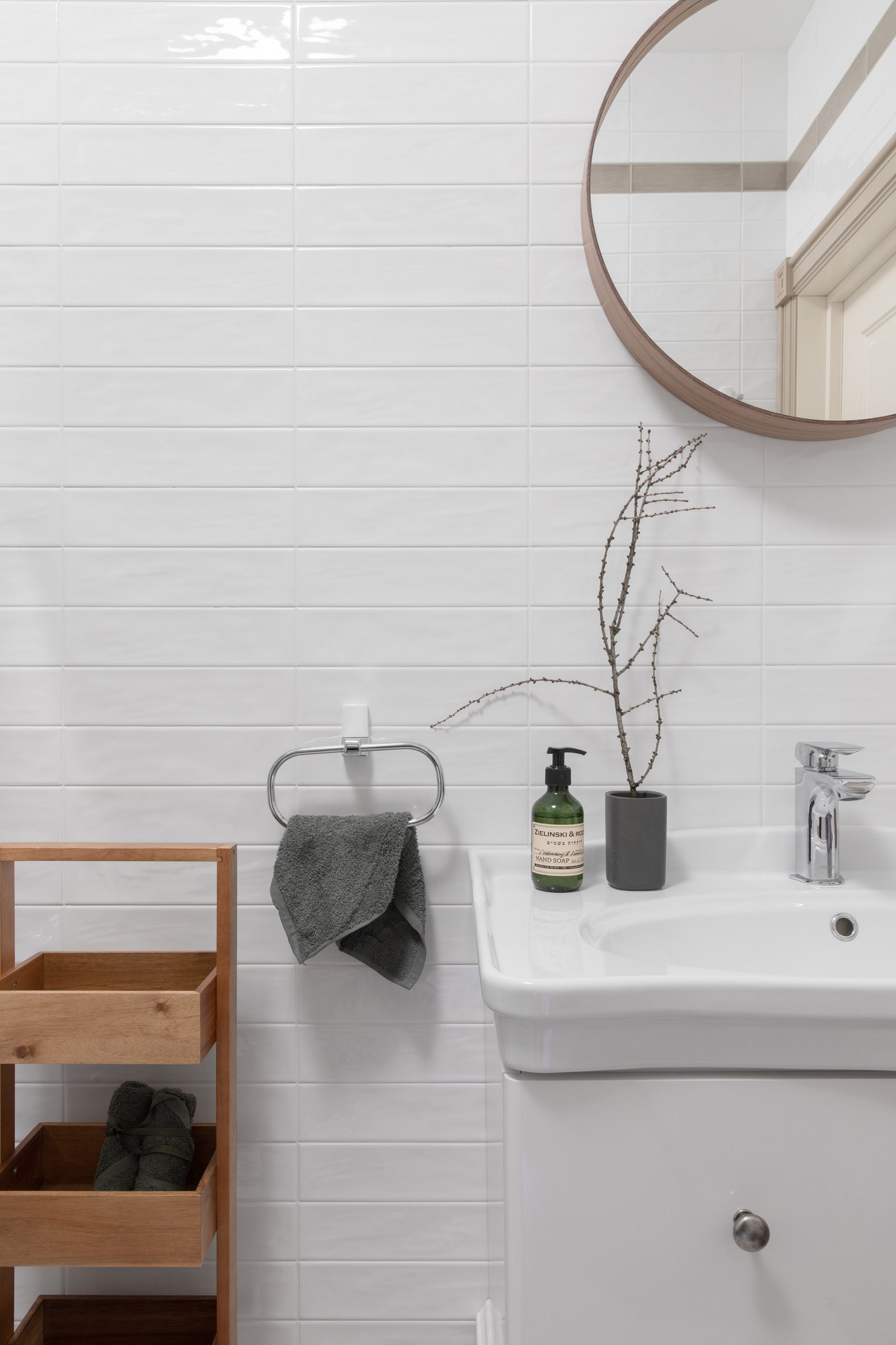 Ванная комната. Зеркало IKEA полочка Umbra полотенца Zara Home плитка Maiolica Tau.