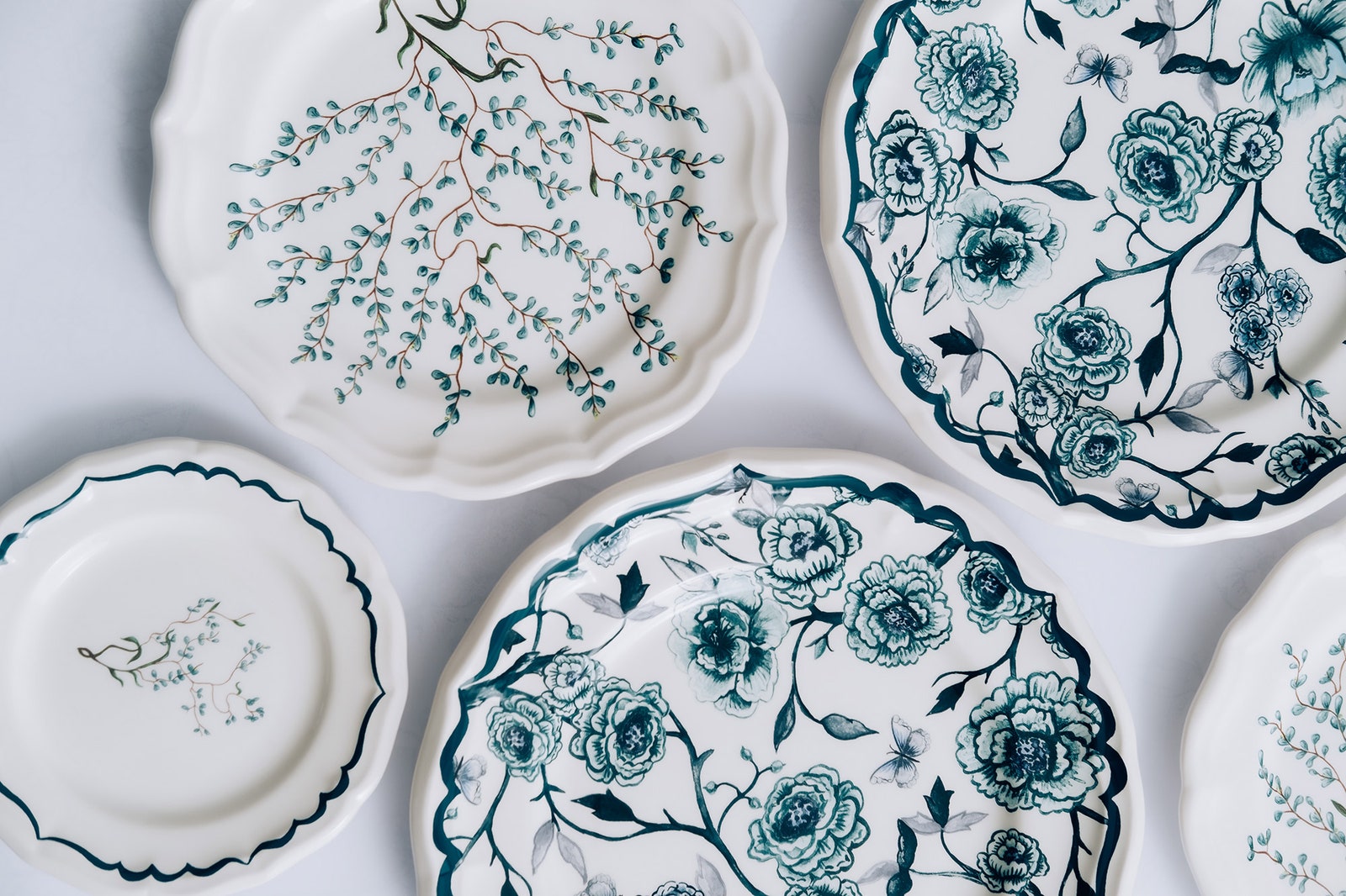 Новая коллекция посуды с цветочными мотивами от Dior Maison