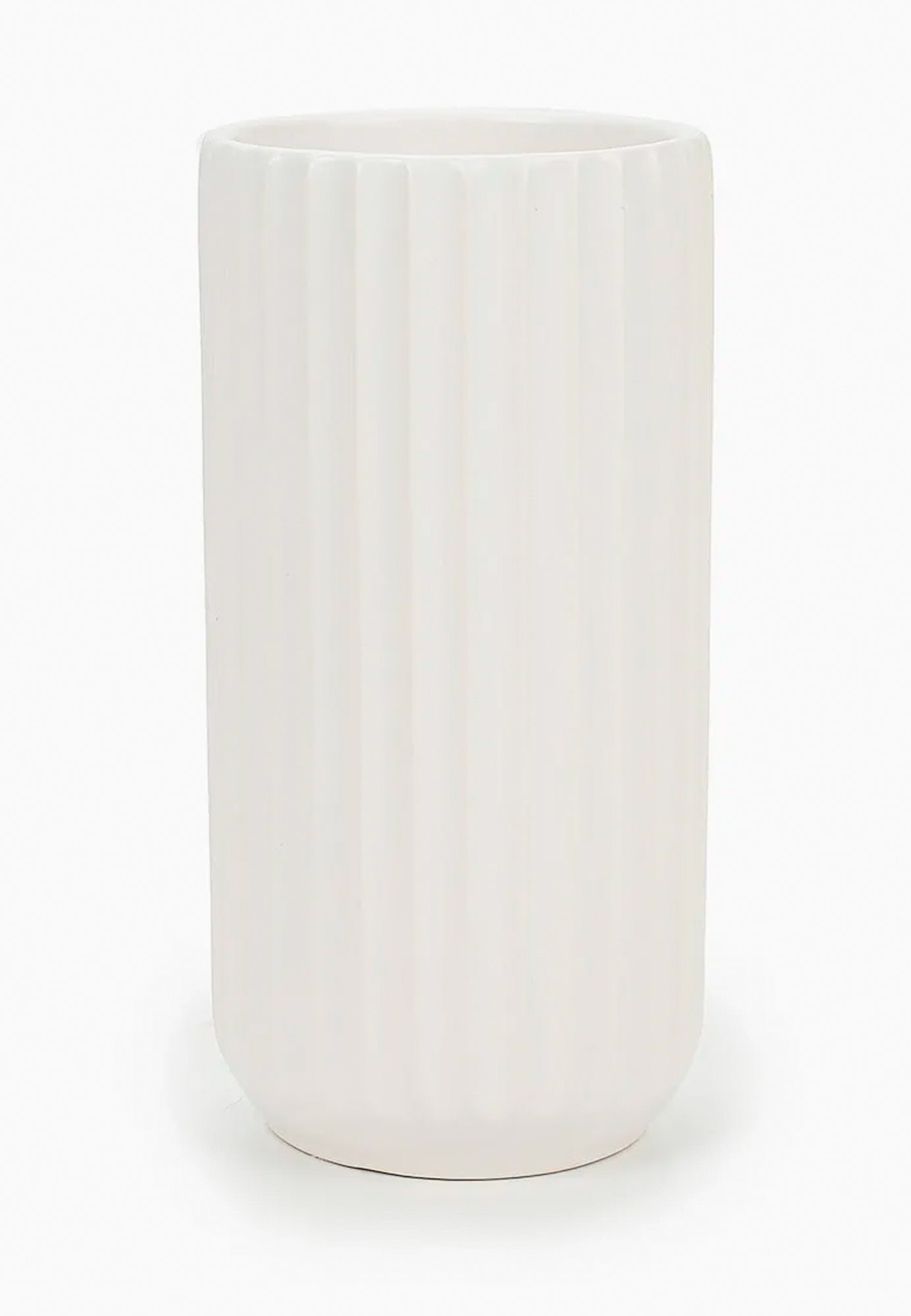 Керамическая ваза белого цвета высота — 18 см 2990 1190 руб.