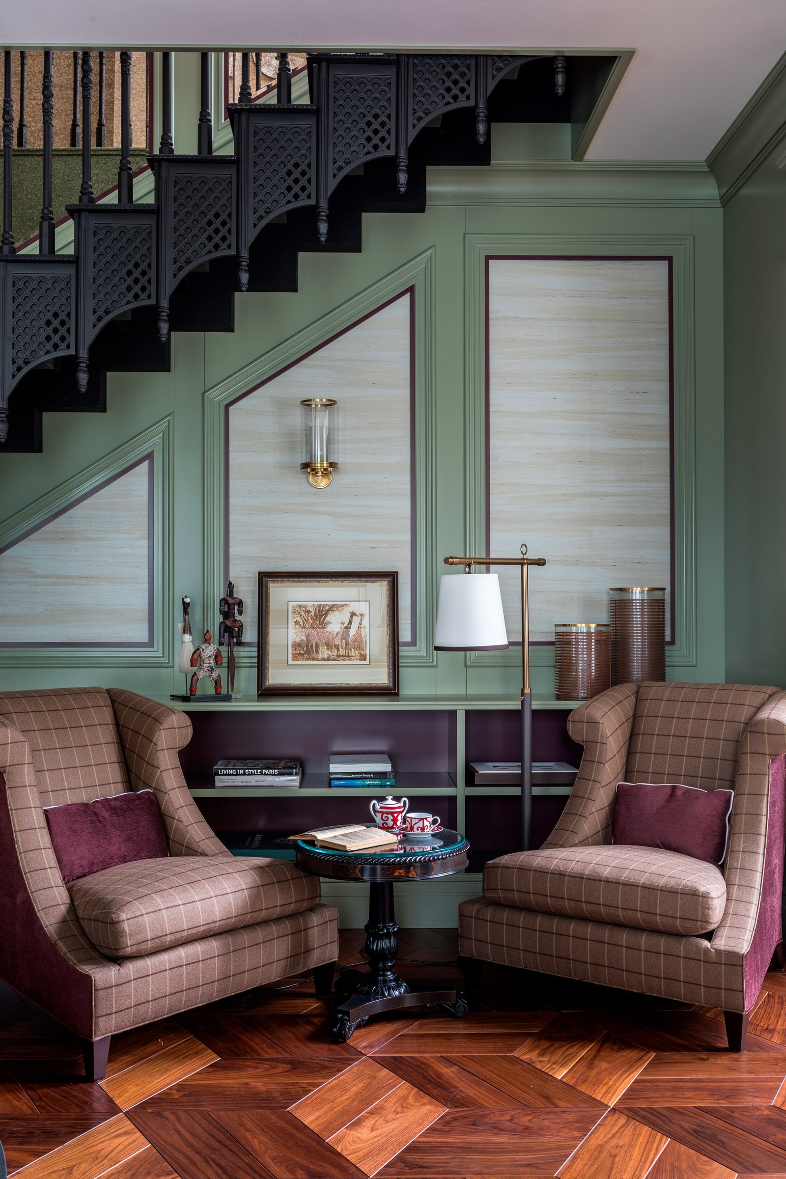 Кресла и торшер Baker столик и бра Ralph Lauren Home.