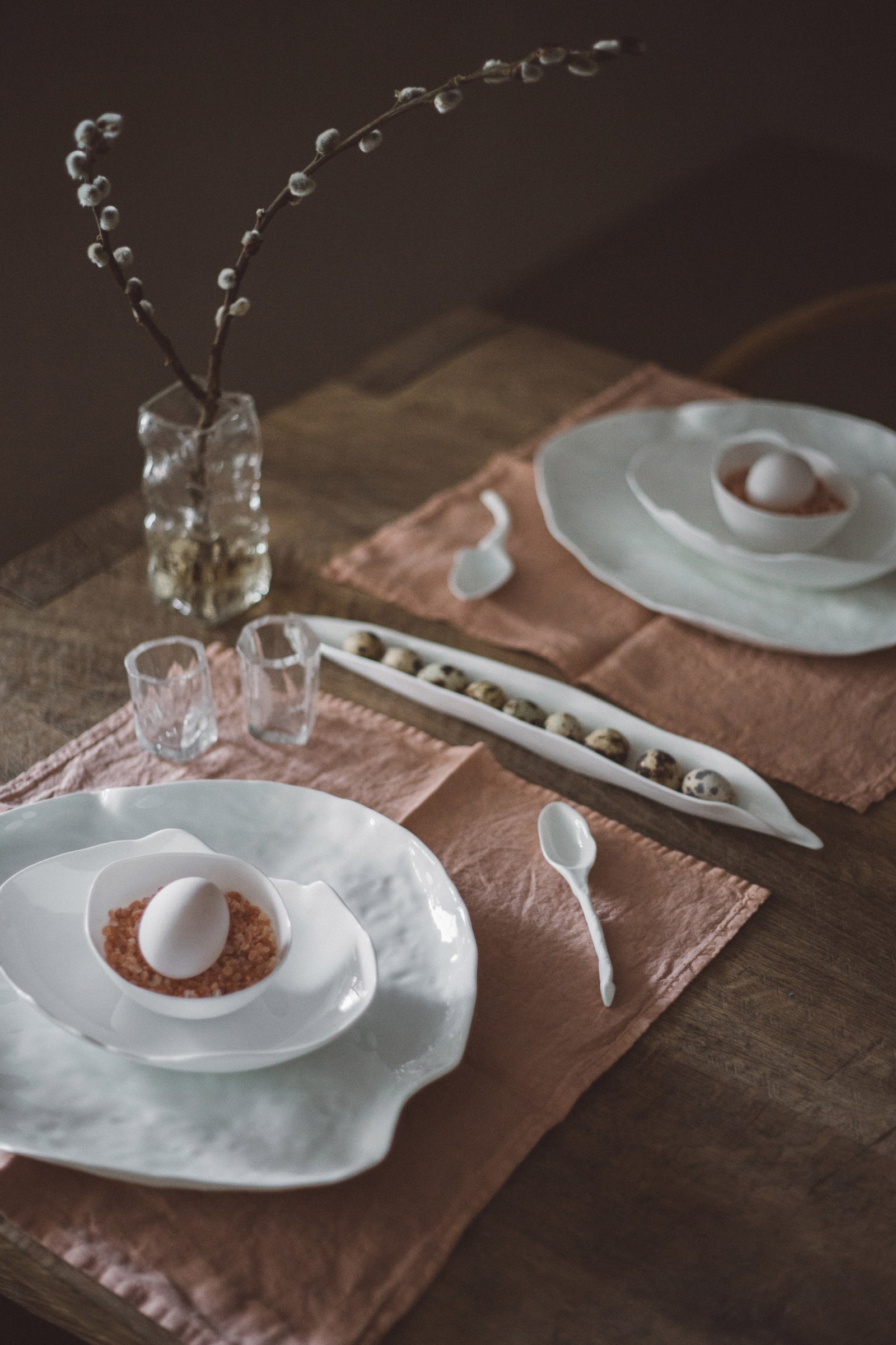 Как сервировать стол на Пасху 3 варианта декора от Натальи Масловой и Анастасии Комаровой