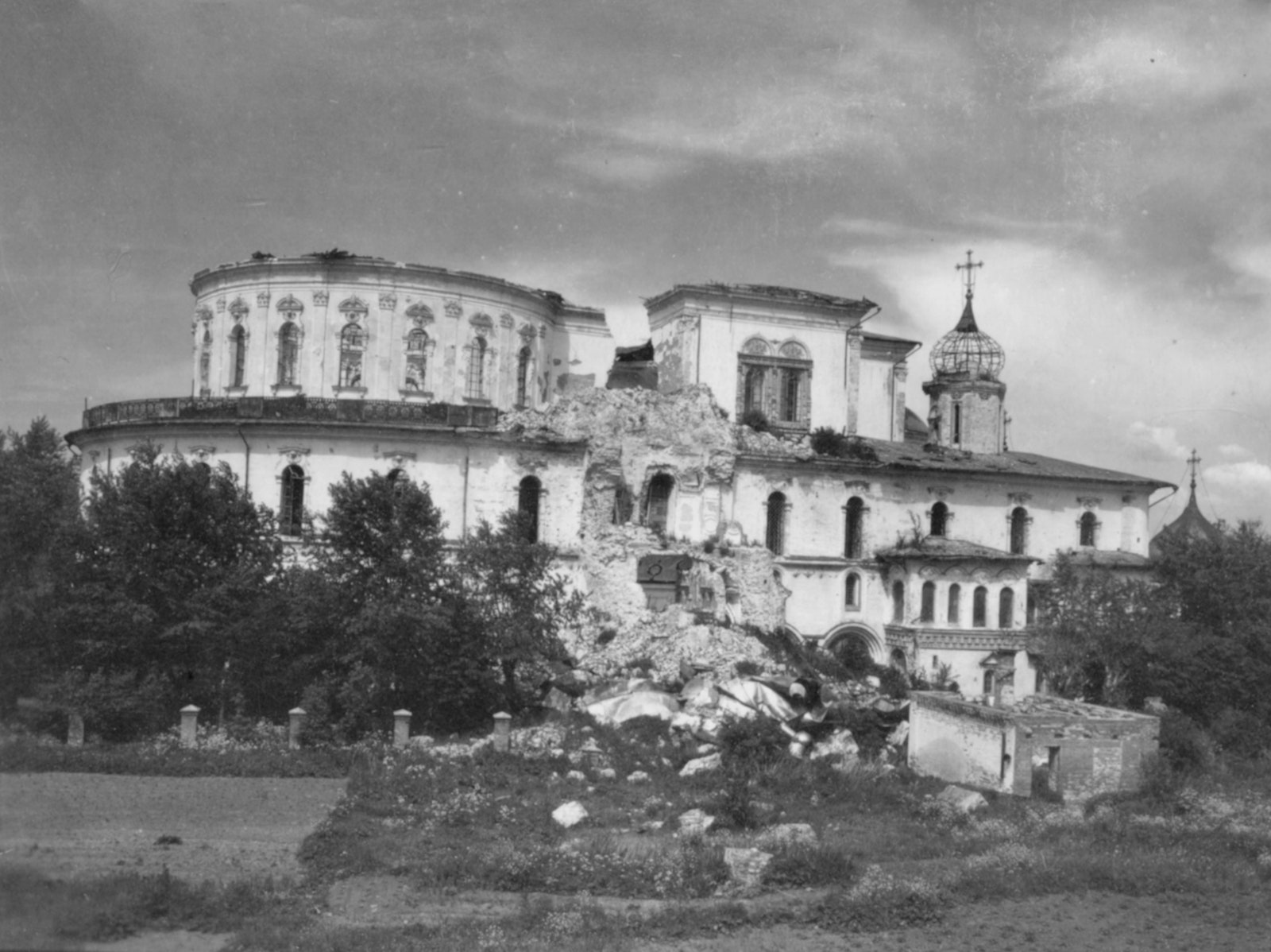Надвратная церковь Новоиерусалимского монастыря. Вид с востока. Фото 1944 года.