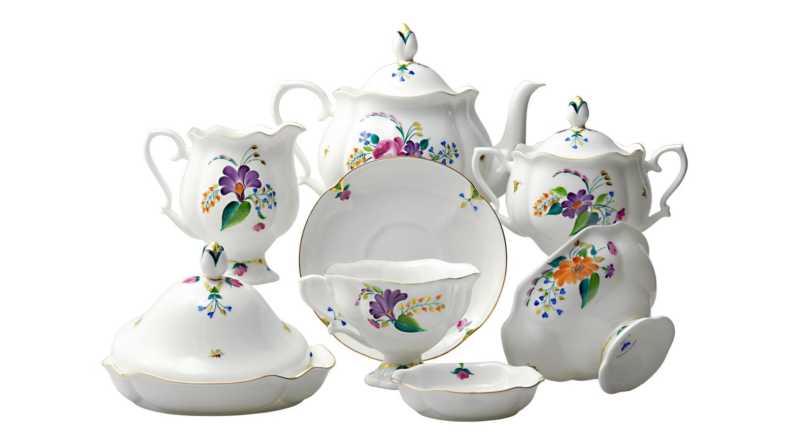 Чайный сервиз из 23 предметов на шесть персон с цветочной росписью Императорский фарфоровый завод 63 500 руб.