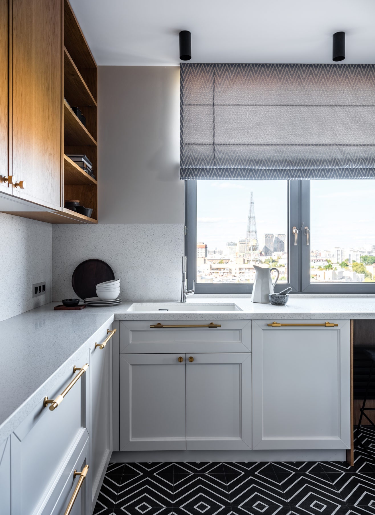 Кухня с окном в частном доме: дизайн и лучшие планировки с фото-идеями