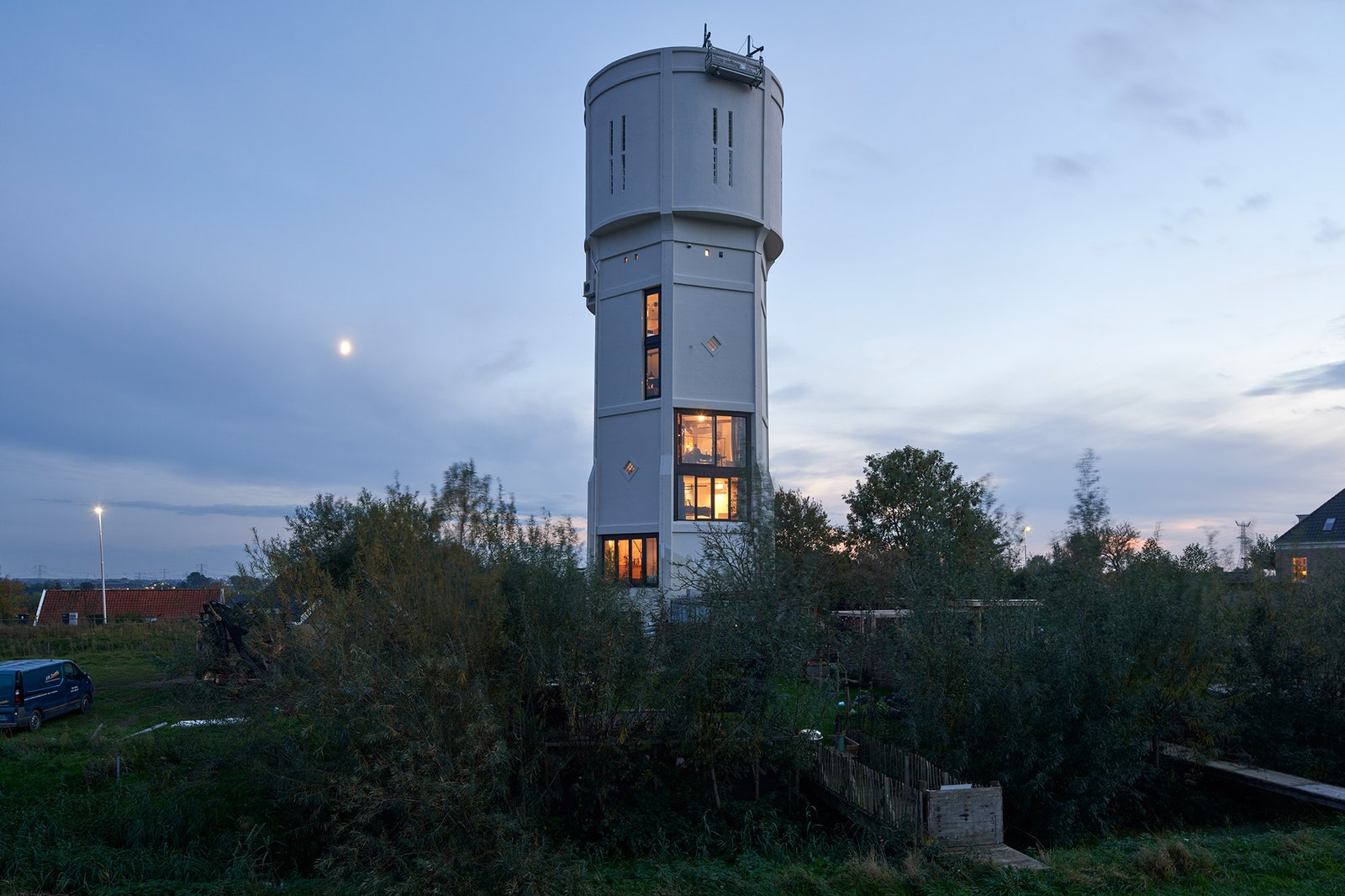 Жилой дом в здании старой водонапорной башни в Нидерландах