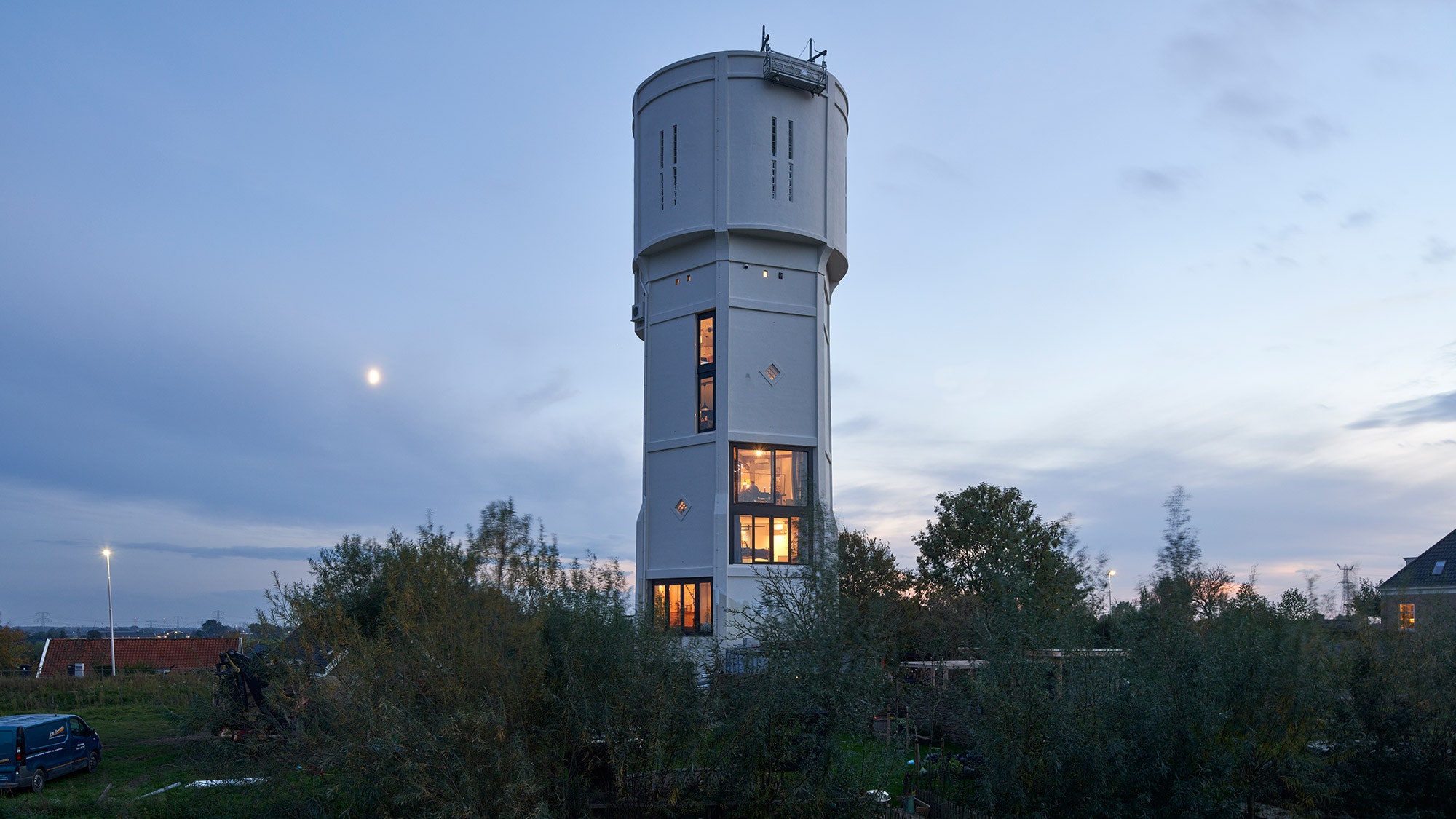 Жилой дом в здании старой водонапорной башни в Нидерландах