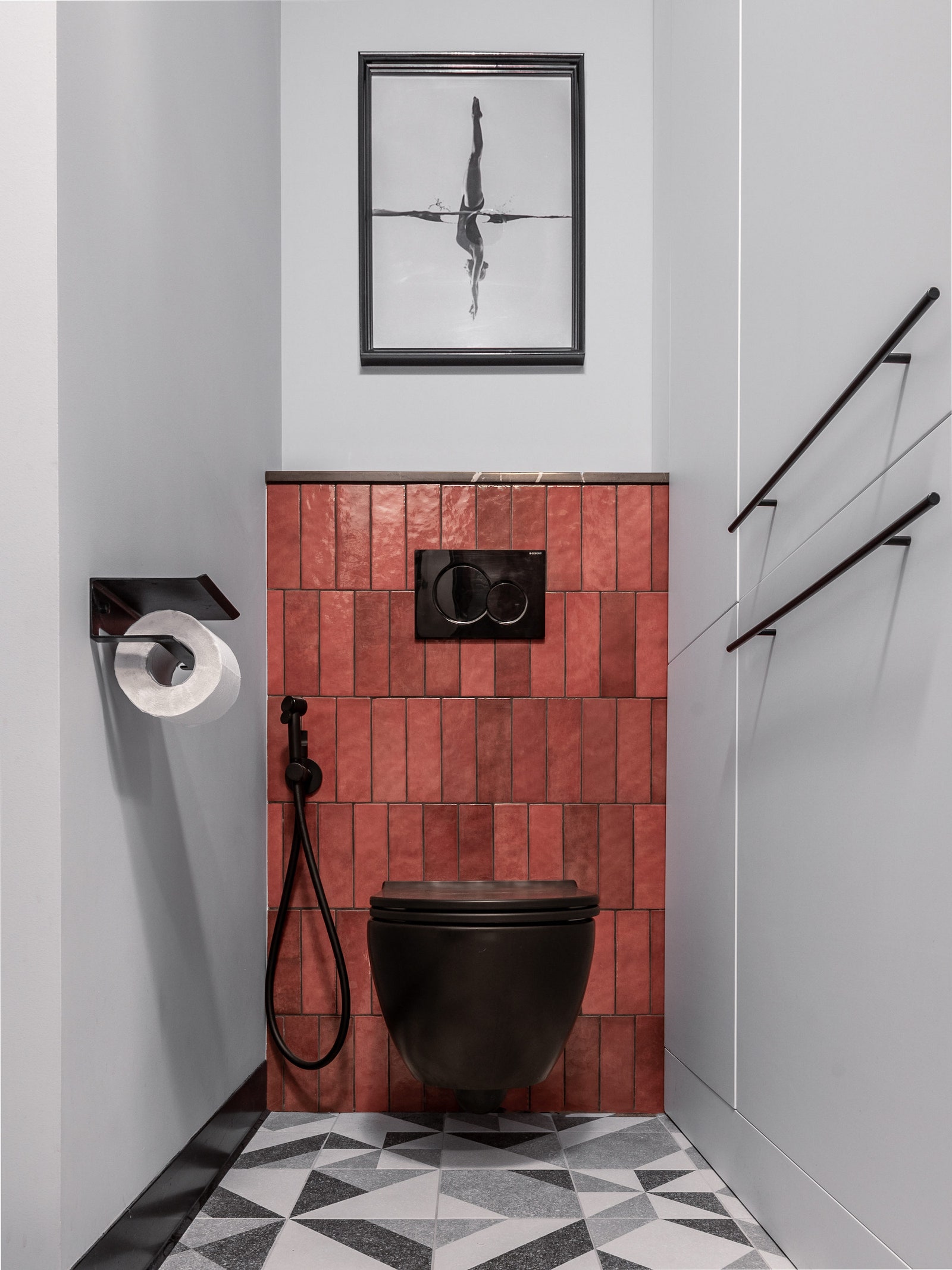 Туалет в проекте Аси Бондаревой. Фрагмент ванной комнаты. Фото Кирилл Бондарев.