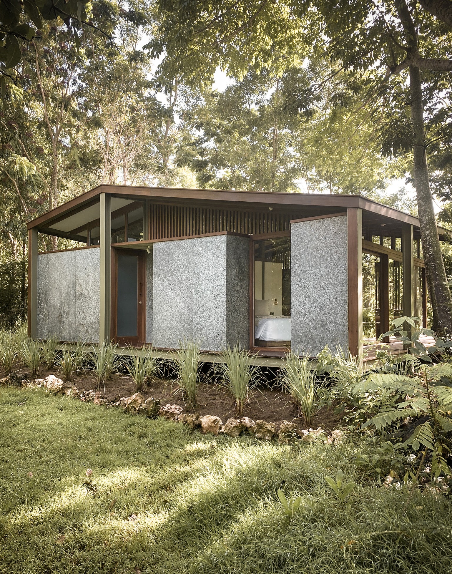 Дизайнерский домик из переработанных Tetra Pack