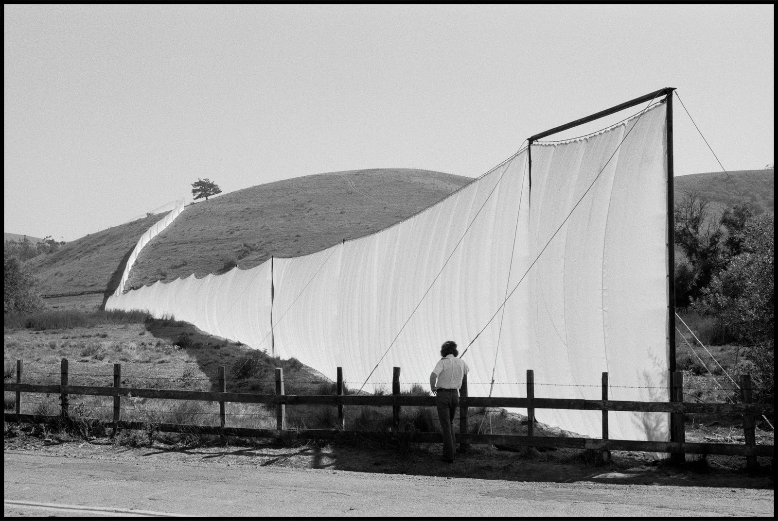 Инсталляция “Бегущий забор” Калифорния 19721976 годы.