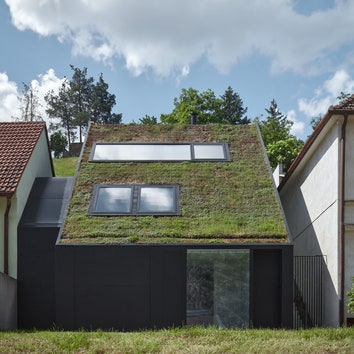 Дом с зеленой крышей в Чехии