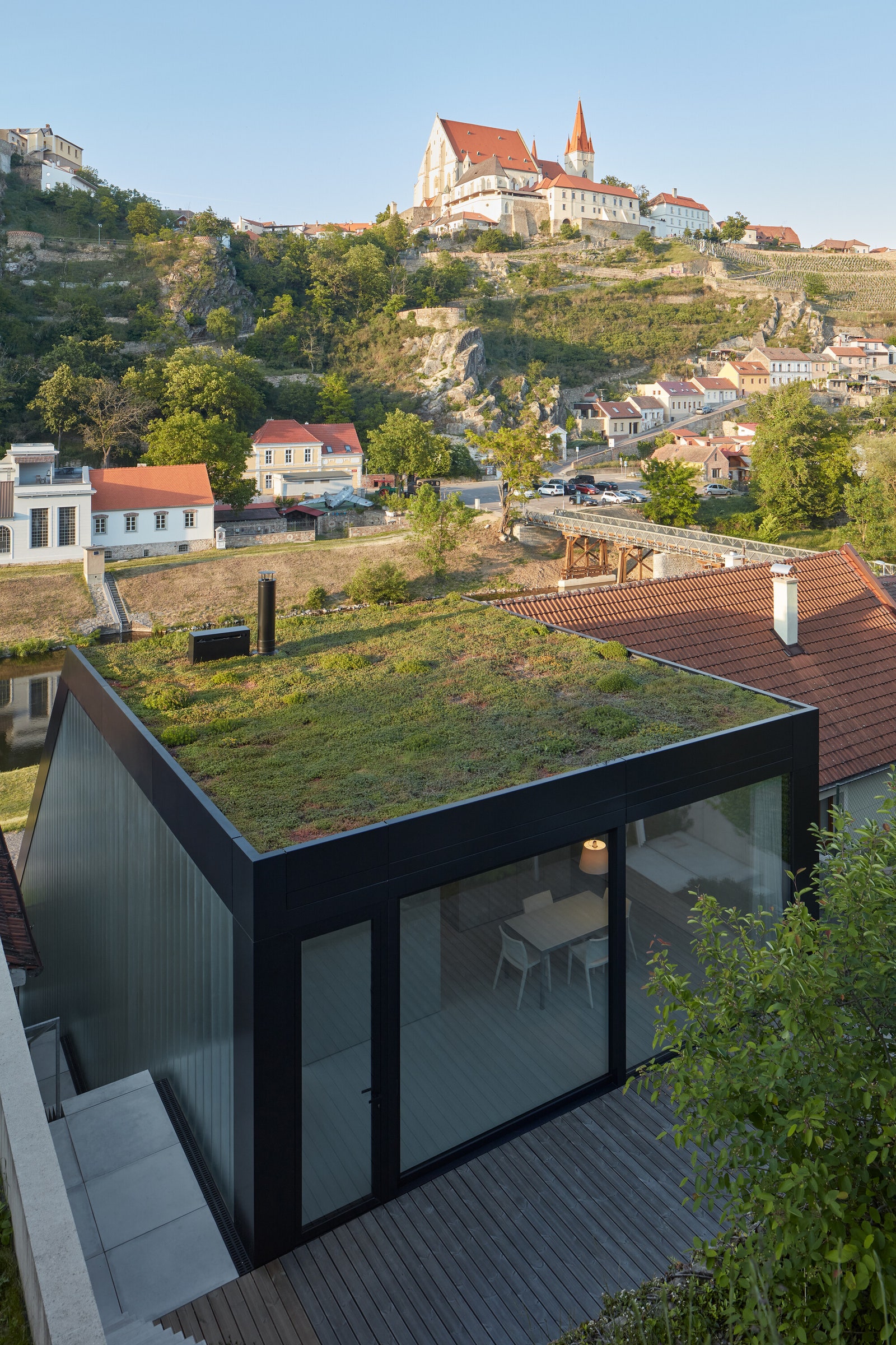 Дом с зеленой крышей в Чехии