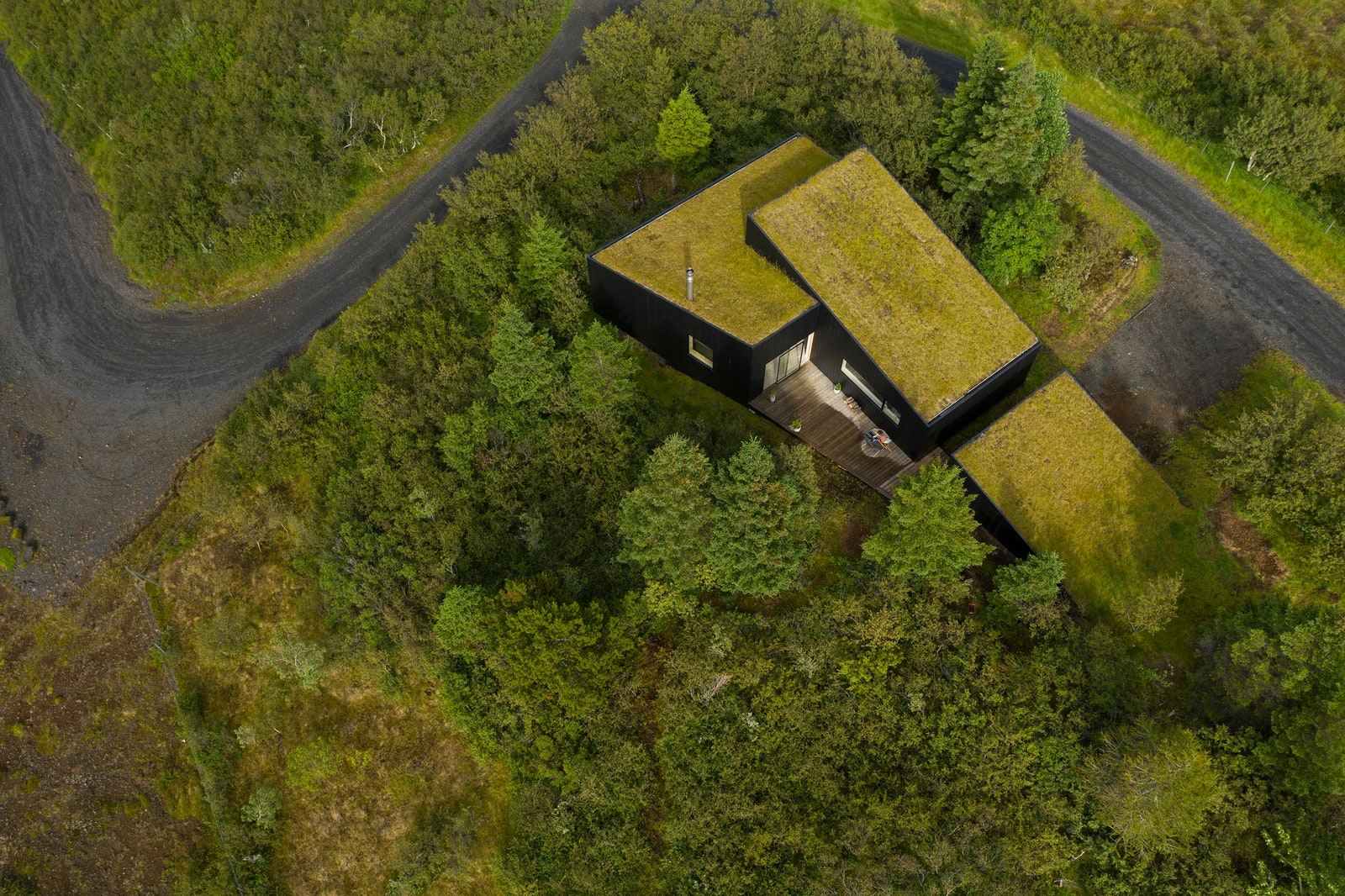 Дом с лужайкой на крыше в Исландии