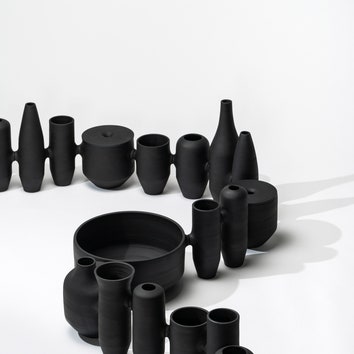 Черная керамика по дизайну Ноэ Дюшафур-Лоранса