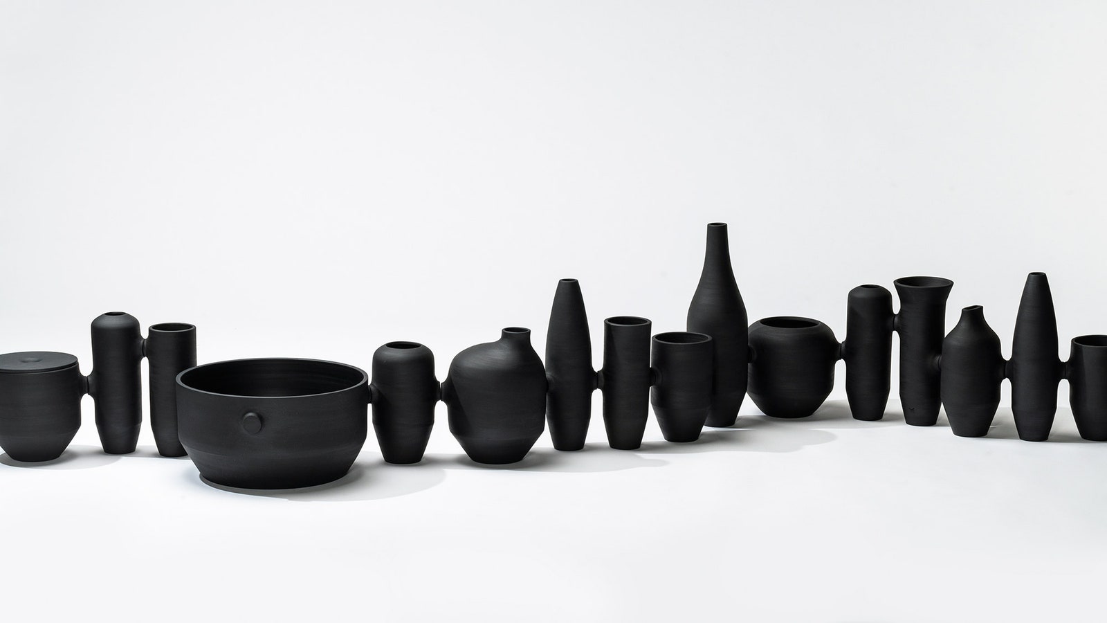 Черная керамика по дизайну Ноэ ДюшафурЛоранса