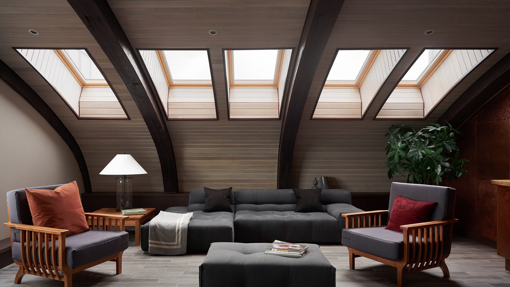 Дизайн мансарды 10 примеров обустройства пространства под крышей