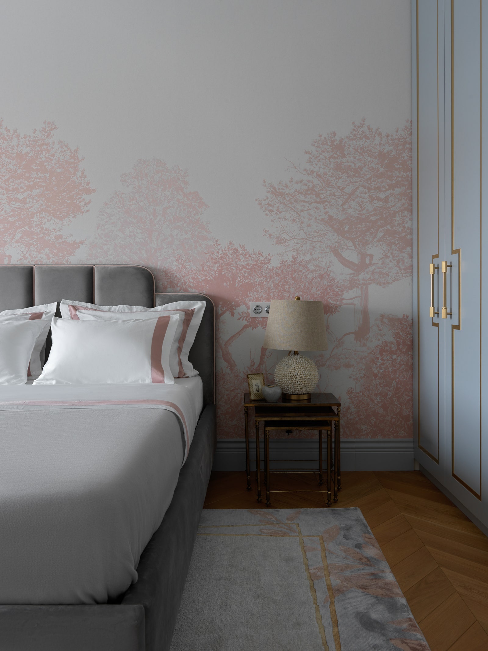 Квартира с винтажной мебелью 130 м²