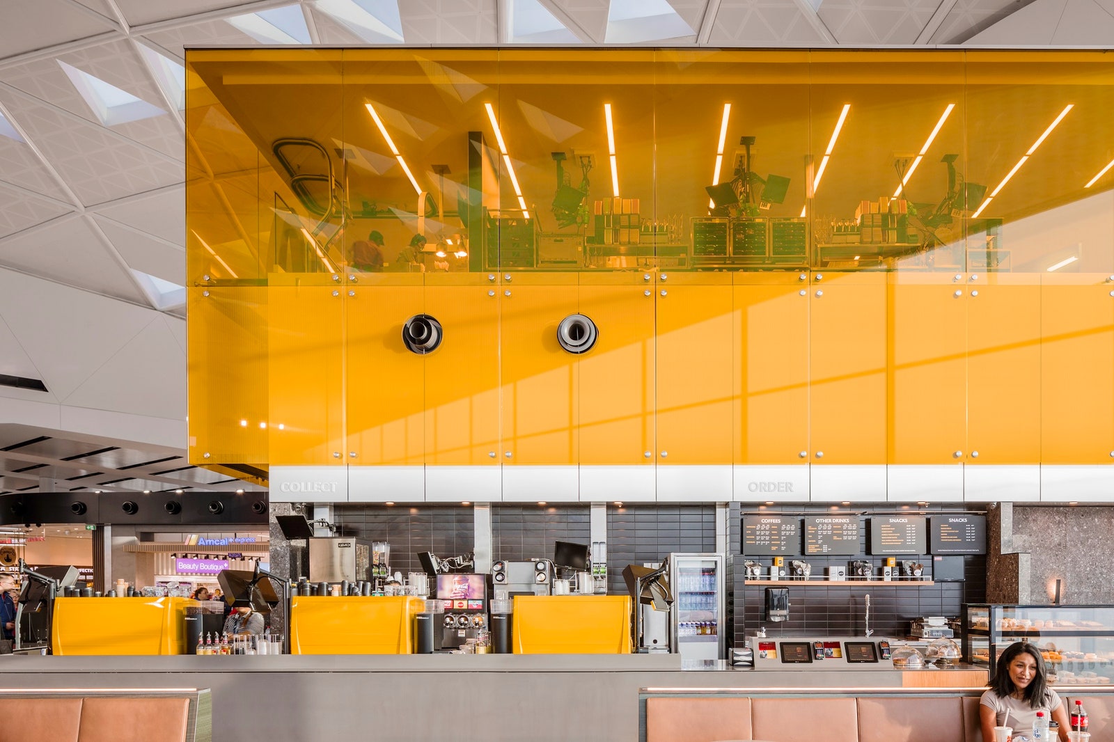 “Кухня в небе” компактный Макдоналдс в аэропорту Сиднея
