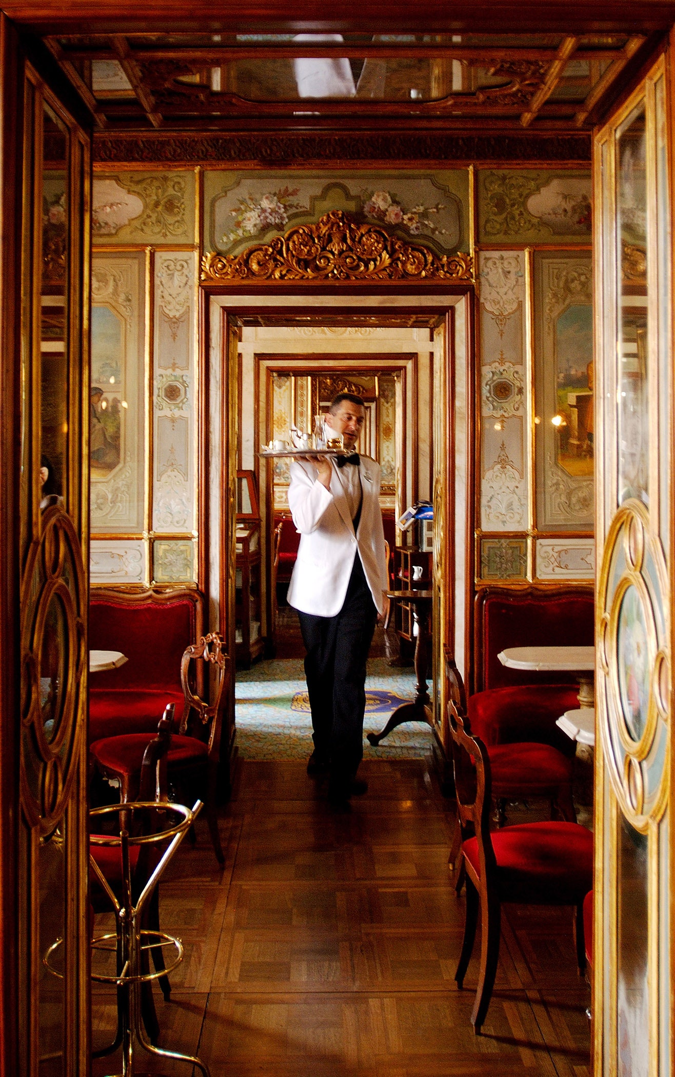 Легендарное кафе “Флориан” в Венеции находится под угрозой закрытия