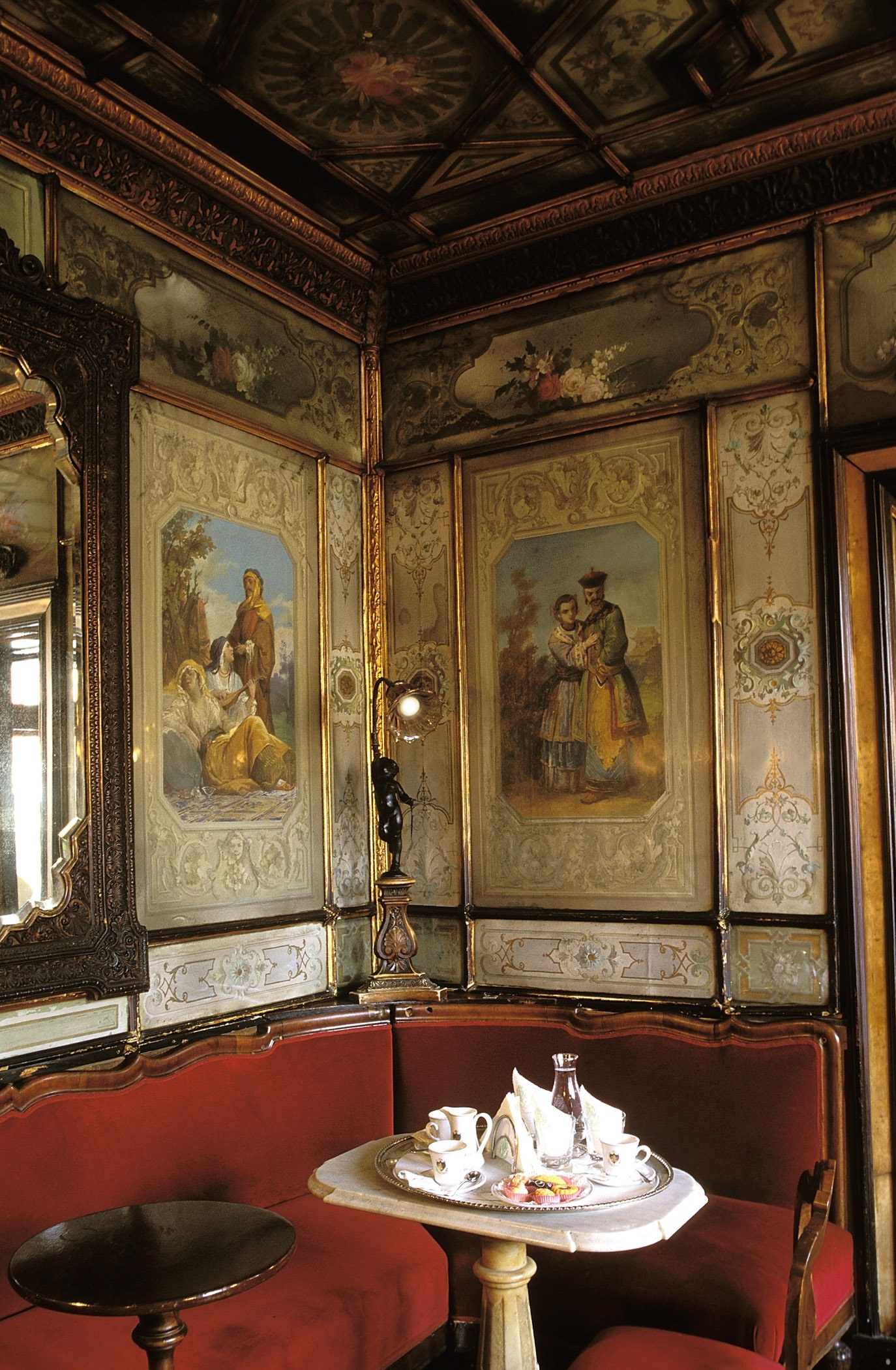 Легендарное кафе “Флориан” в Венеции находится под угрозой закрытия