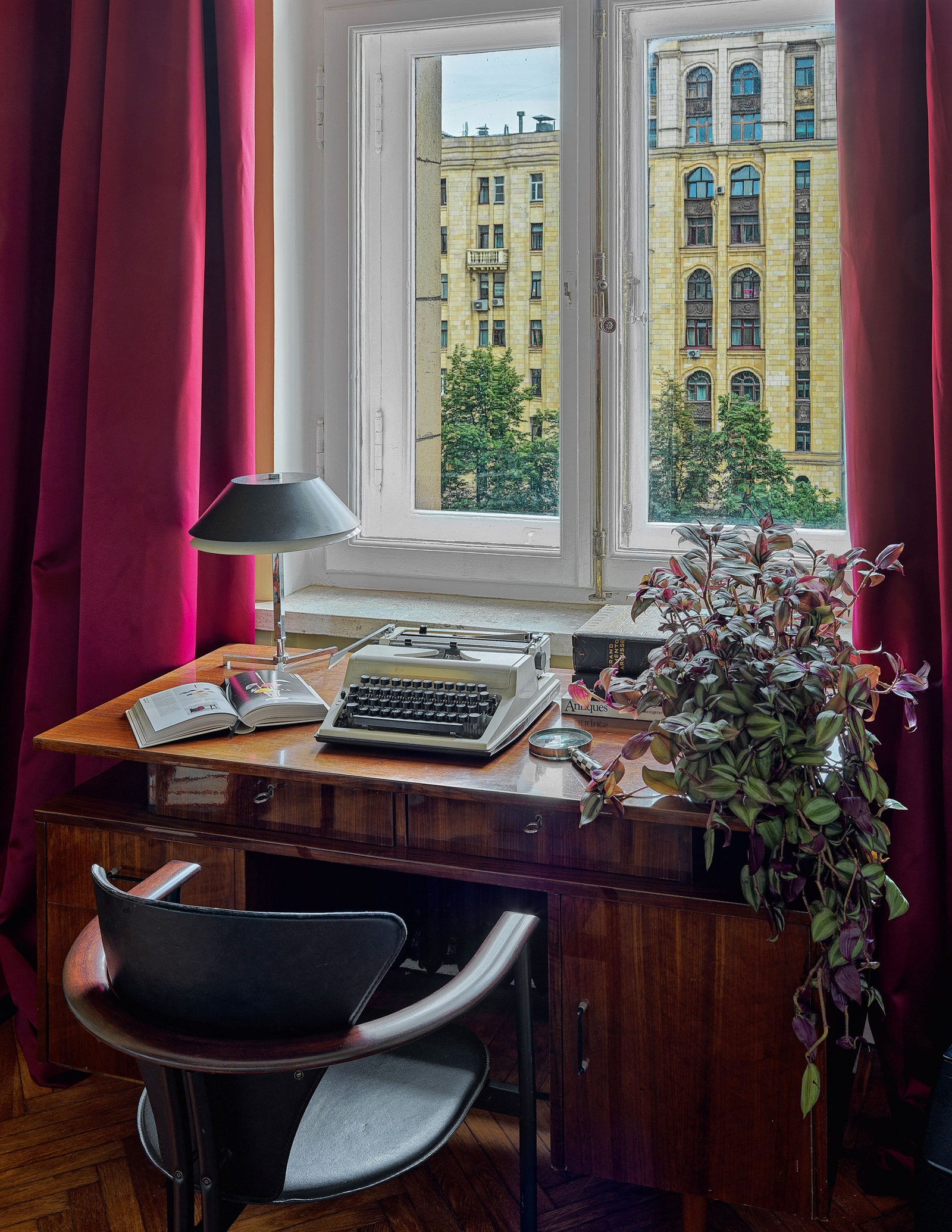Фрагмент спальни. Советский письменный стол найден на Avito и отреставрирован винтажные стул настольная лампа и лупа из...
