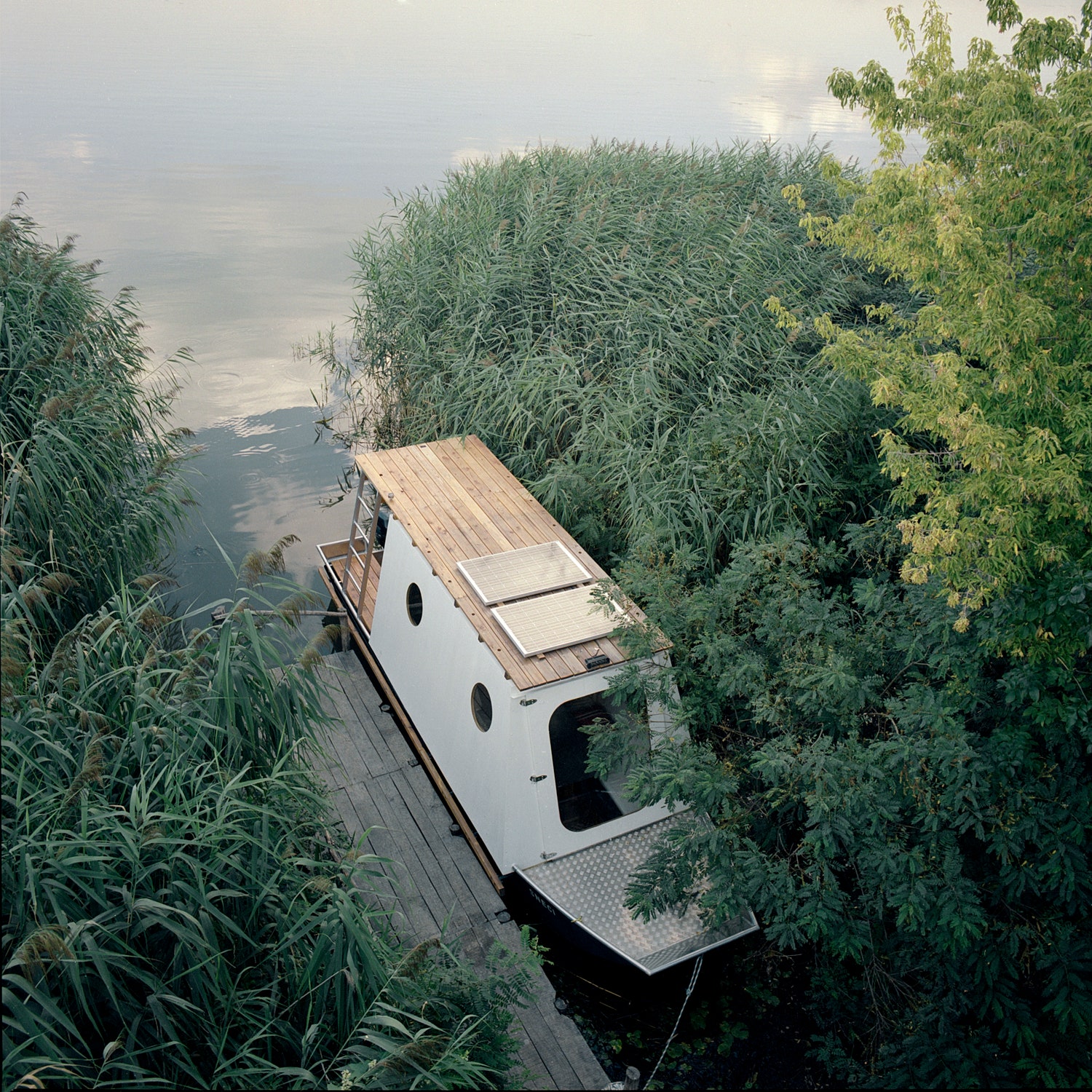 Домлодка на озере Тиса