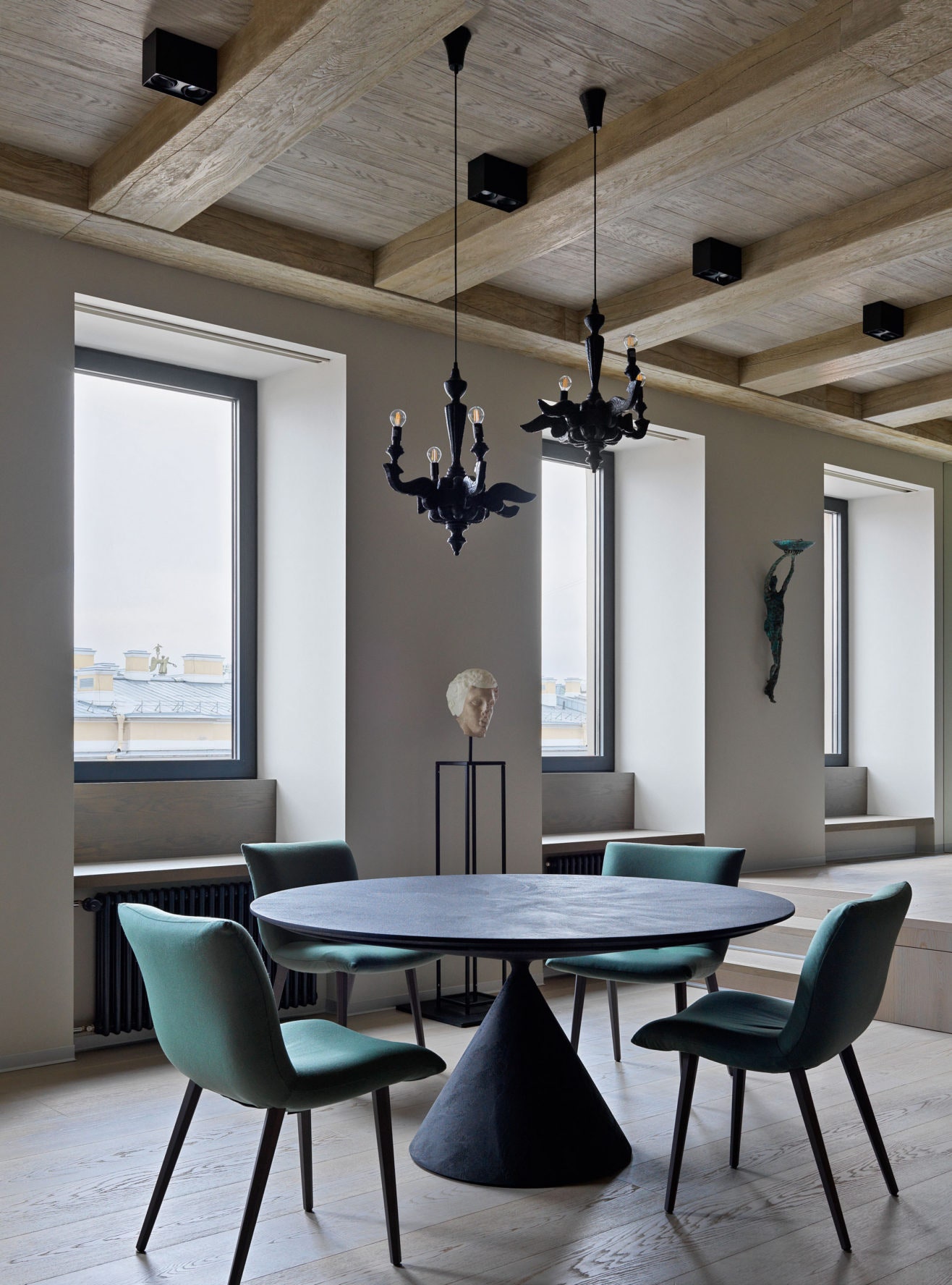Квартира по проекту “МКИнтерио” в СанктПетербурге. Обеденный стол Clay по дизайну Марка Крузина Desalto стулья Ligne...