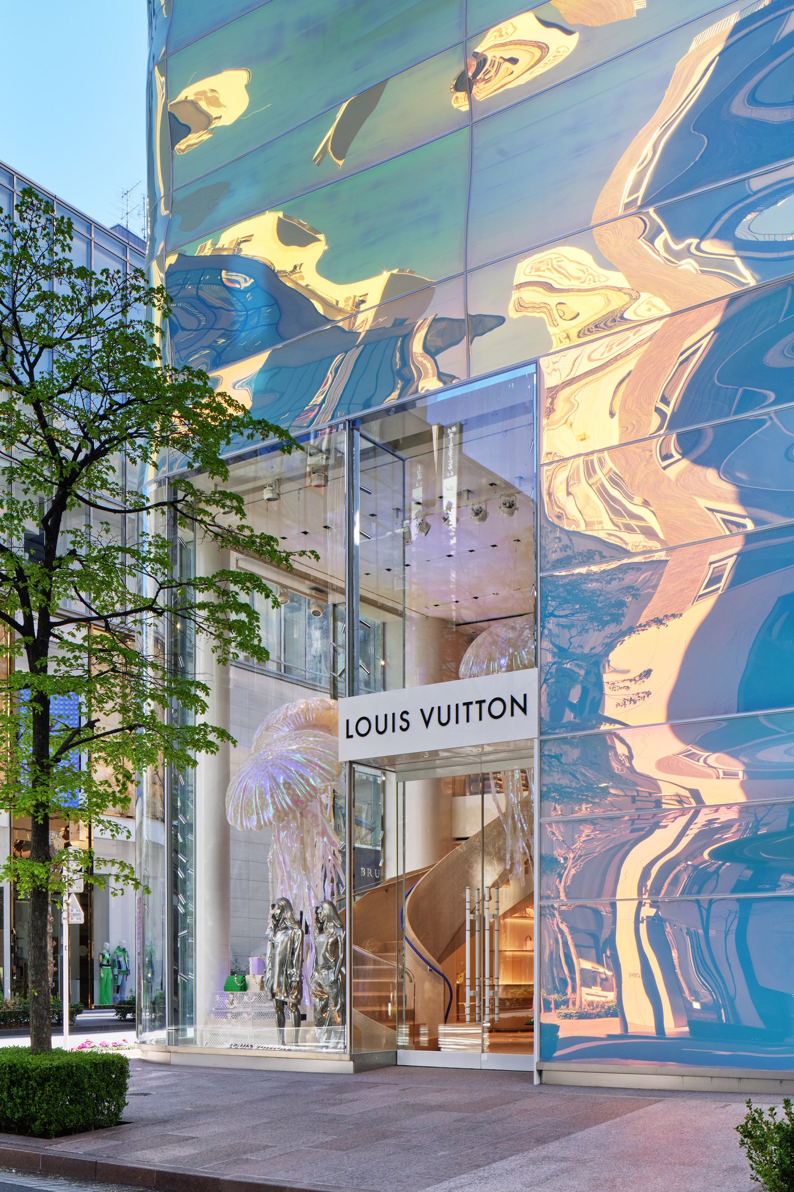 Обновленный магазин Louis Vuitton Ginza Namiki в Токио