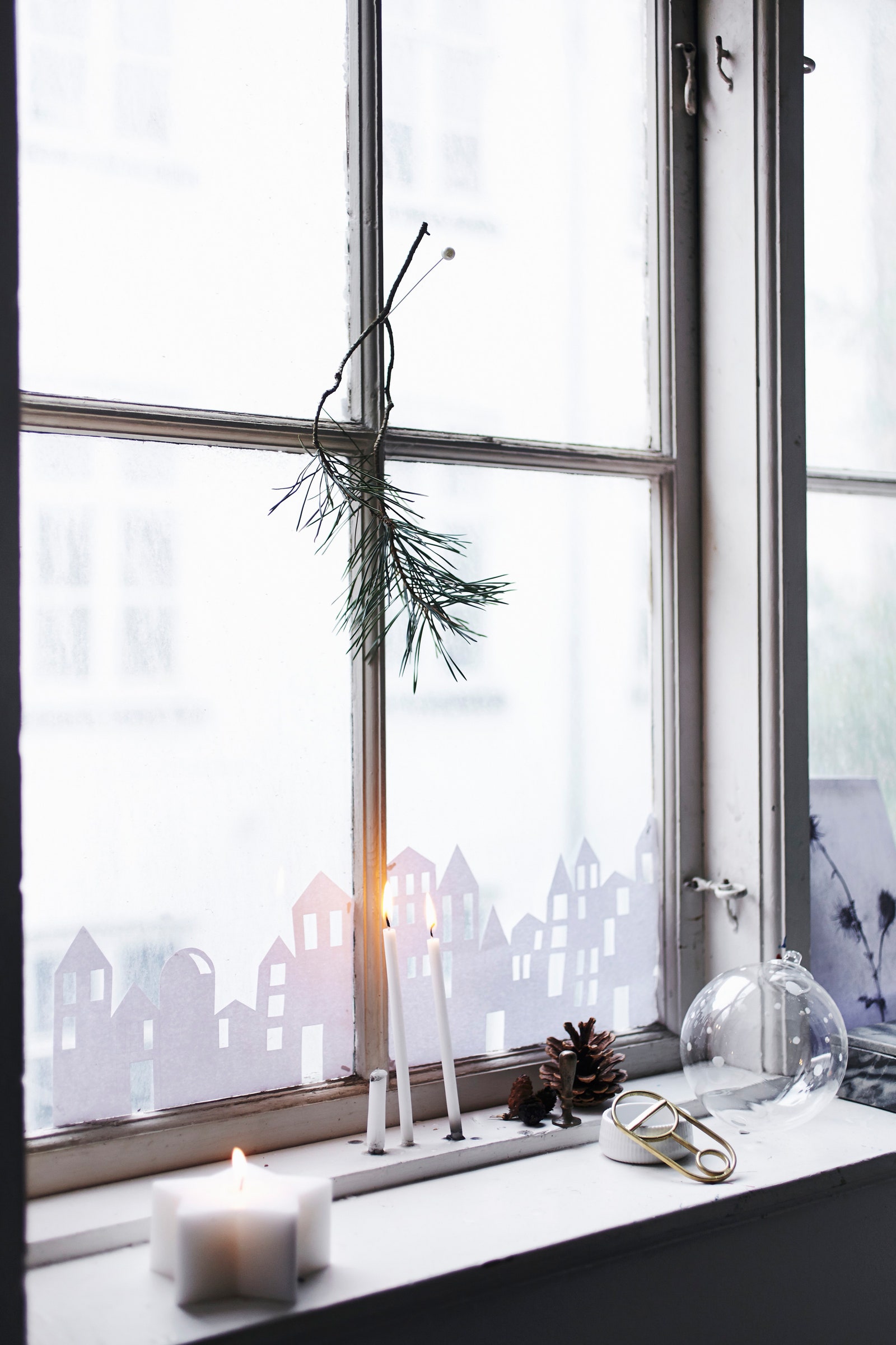 Как украсить окно на Новый год 10 идей с фотографиями и вариантами декора