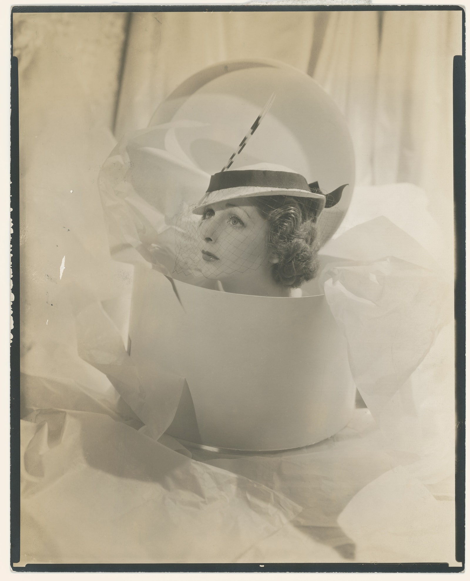 Модель в белой панаме от Suzy. 1934 год. © Cond Nast. Один из самых известных снимков Сесила Битона. В 1930е годы...