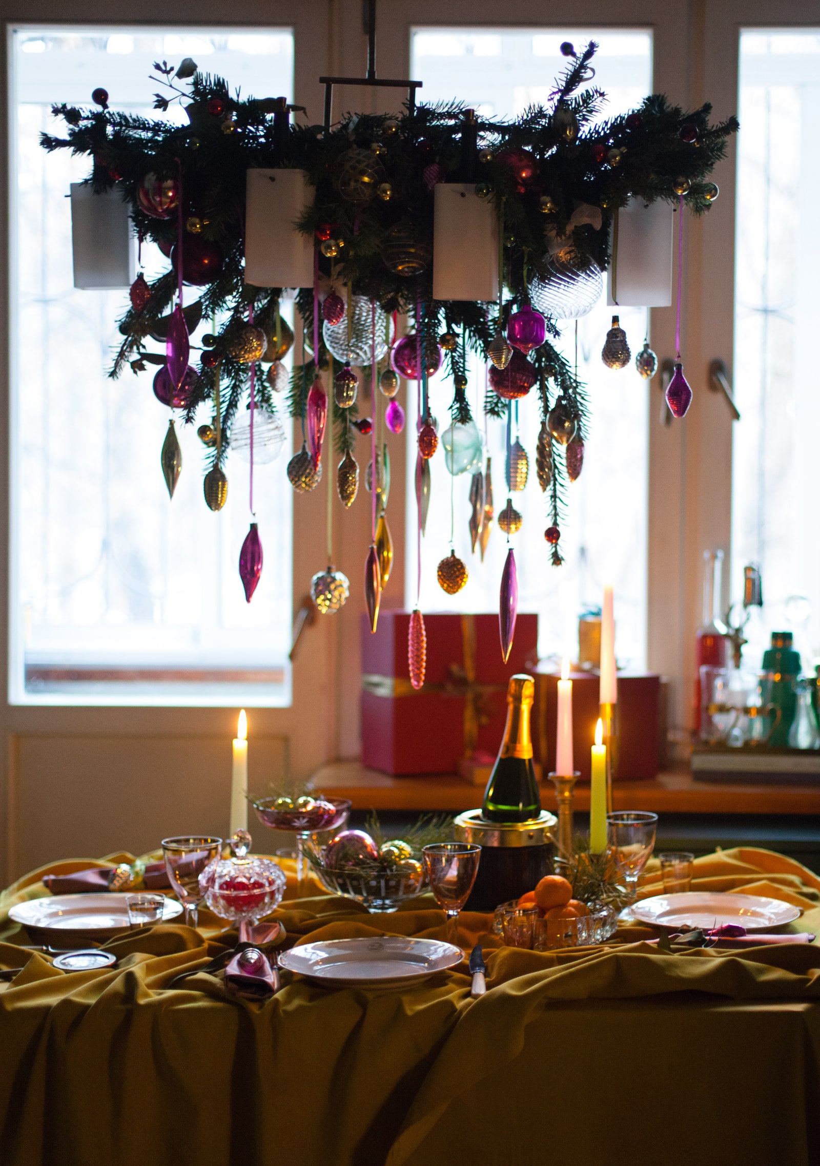 Красиво сервируем и украшаем стол к Новому году