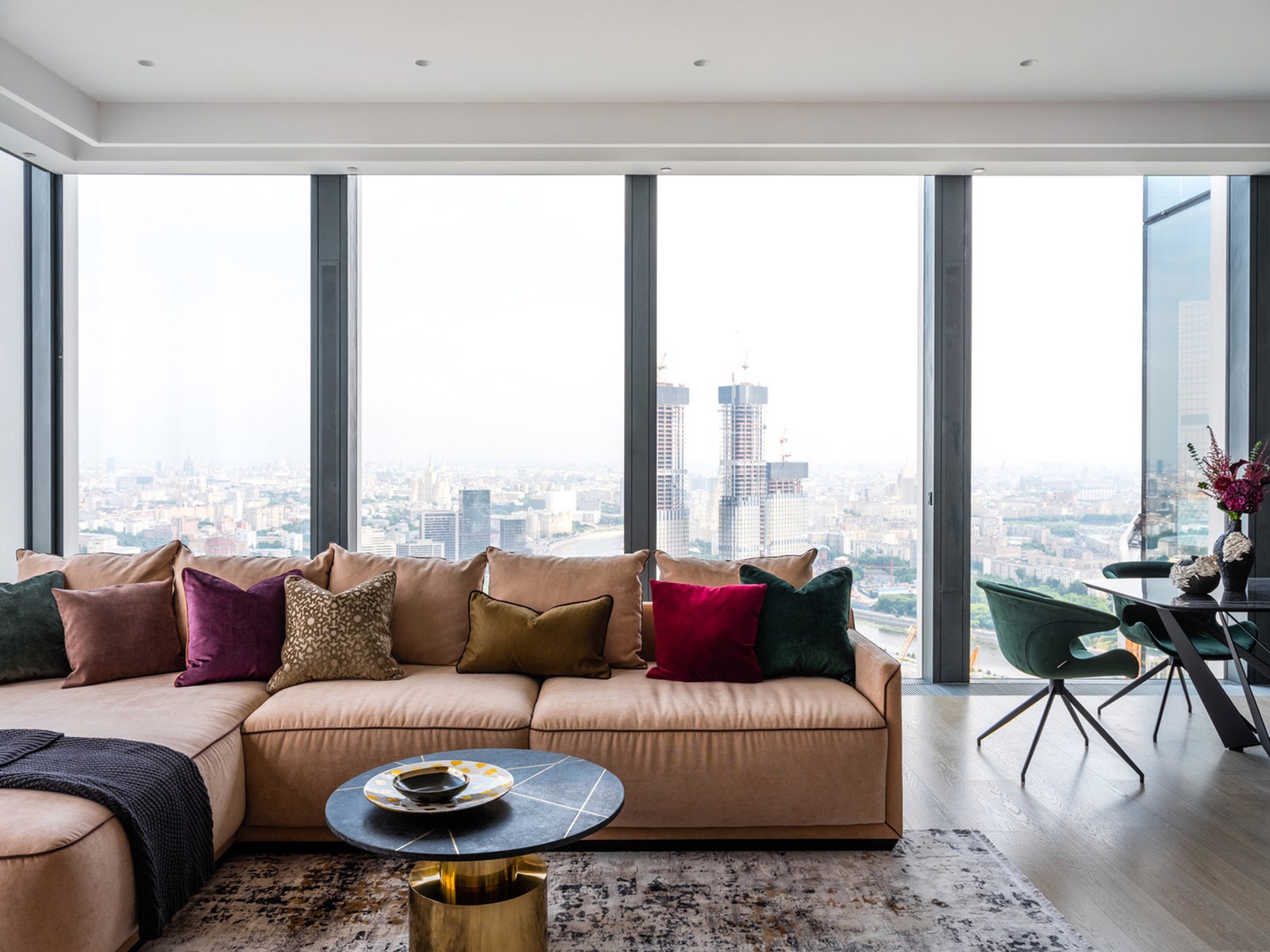 Квартира на 42-м этаже башни Neva Towers, 124 м²