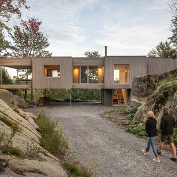 Дом на скале в Канаде