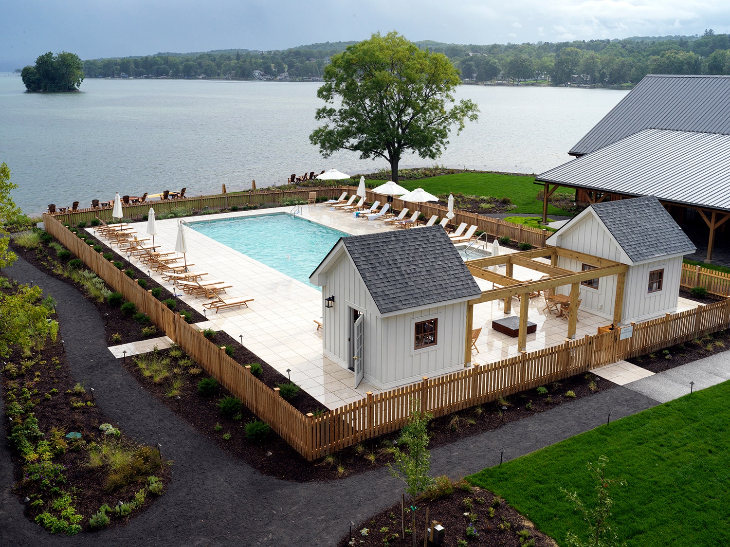 Отель на озере в штате НьюЙорк