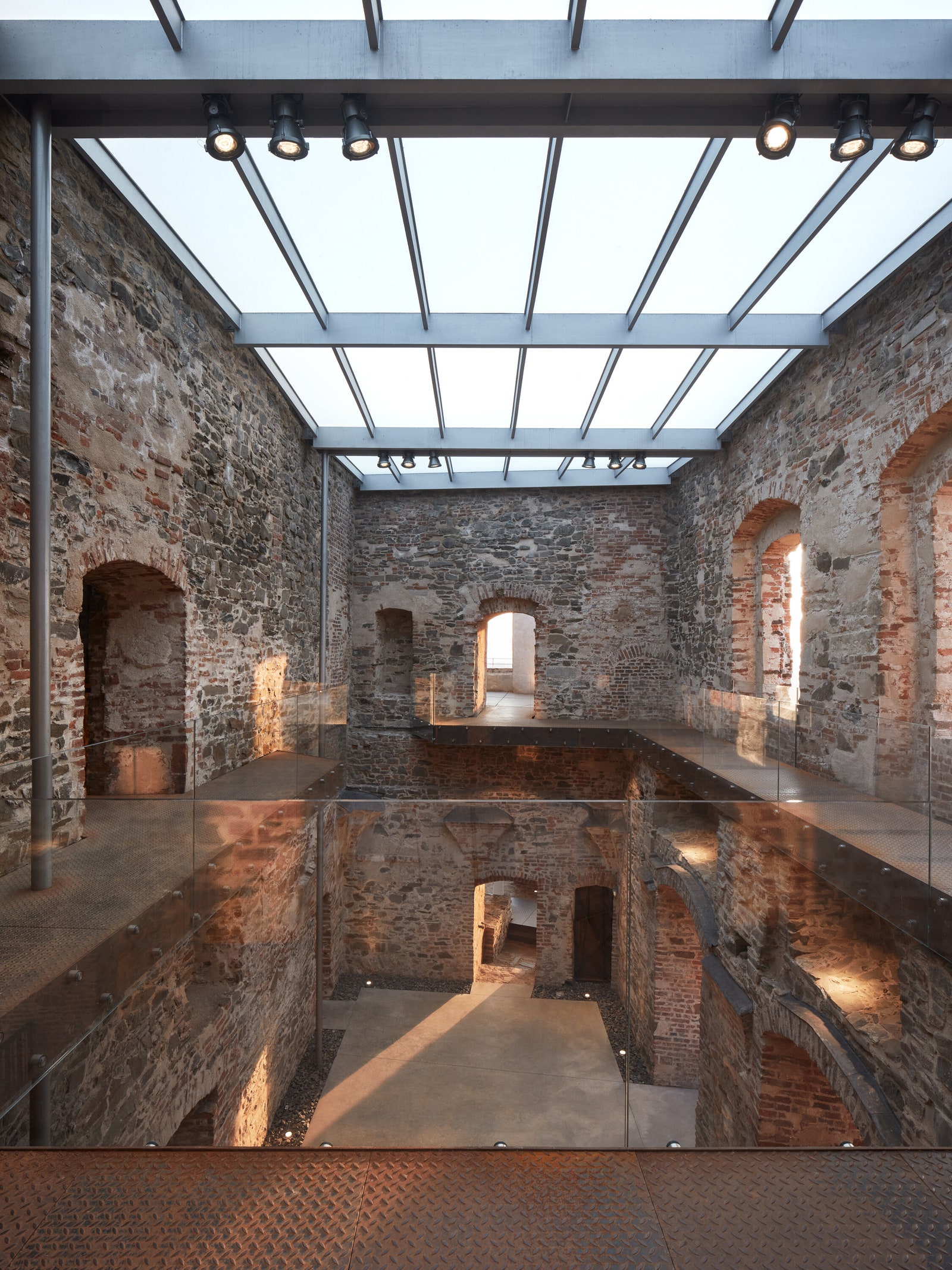 Достопримечательности Чехии руины замка Гельфтын