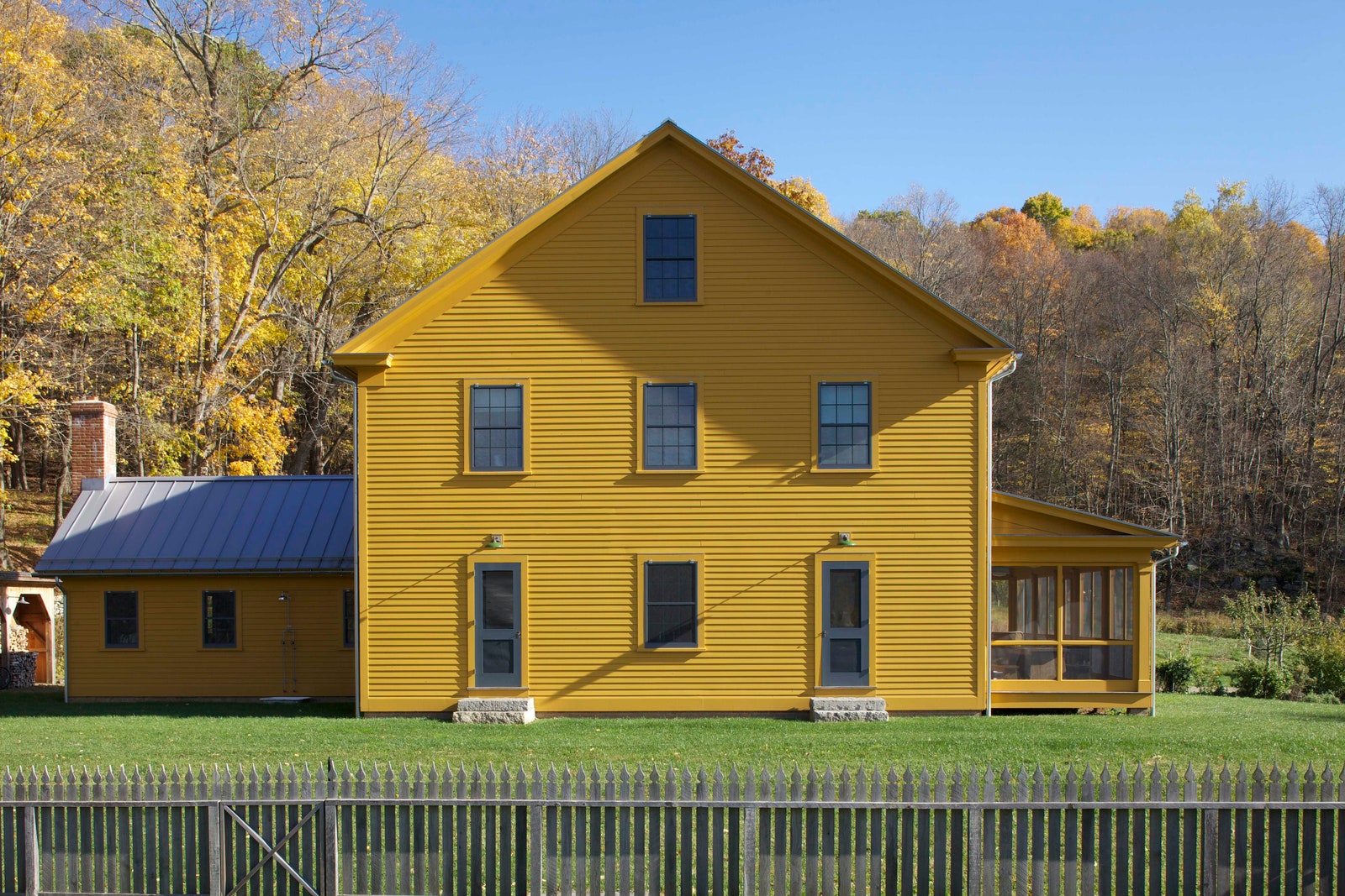 Яркий фермерский дом в Коннектикуте